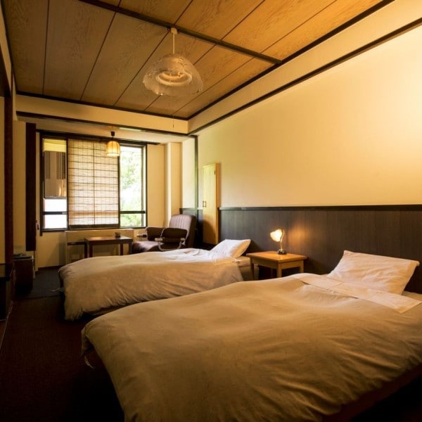 [Standard Western-style room 21㎡, capacity 3 people] There is a bed on the carpet, so you can take off your shoes and spend a relaxing time.