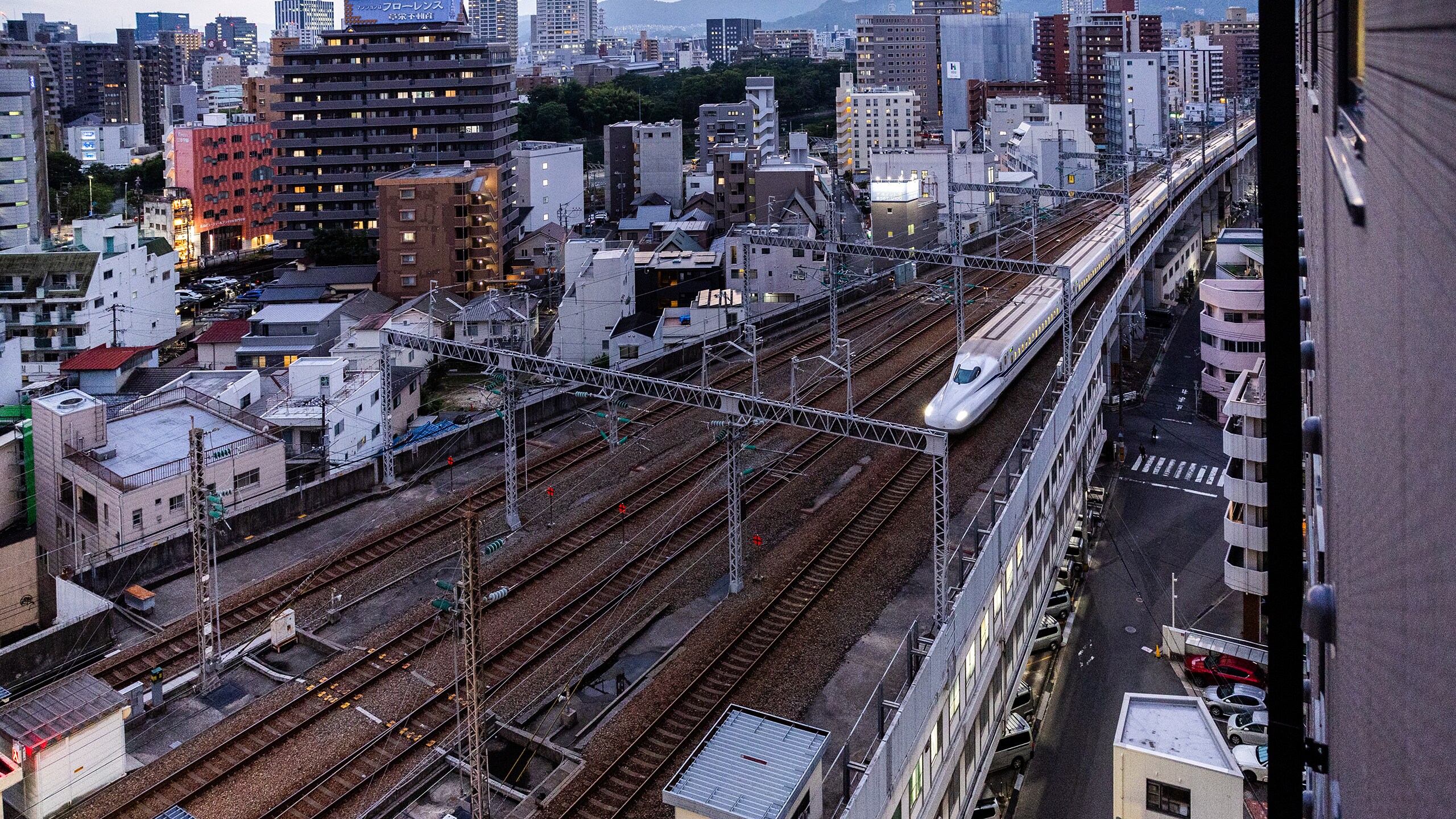 Shinkansen view room (night)