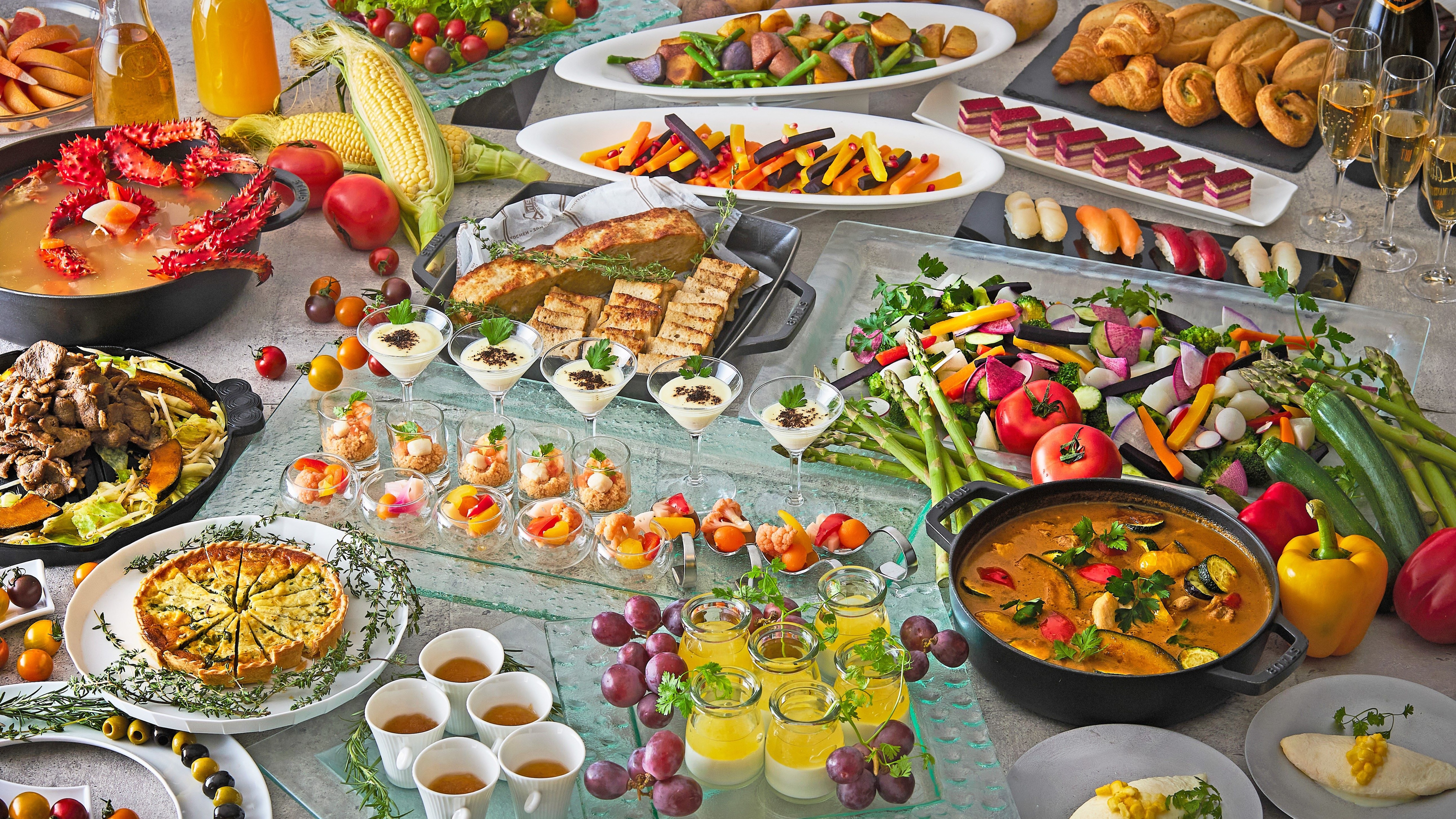 Nikmati sarapan prasmanan lezat dengan berbagai hidangan, dari hidangan klasik Hokkaido hingga hidangan yang dibuat dengan bahan-bahan lokal yang melimpah.