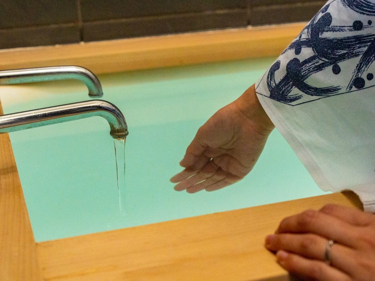 Phòng riêng suối nước nóng với dòng nước chảy tự nhiên