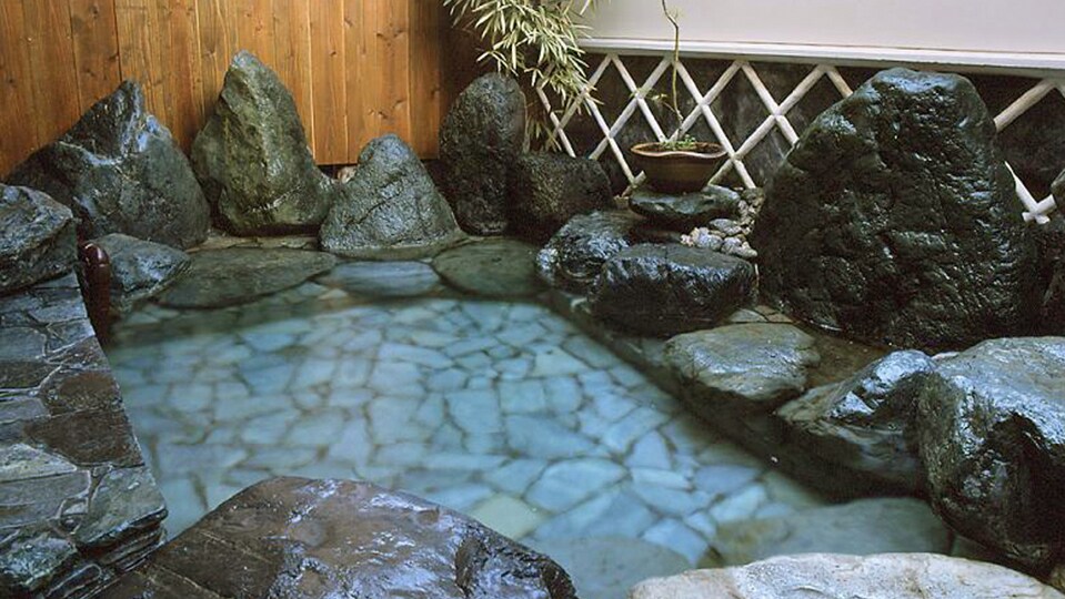 [Private open-air bath/hidden bath] Have the hot spring water flowing directly from the source all to yourself♪