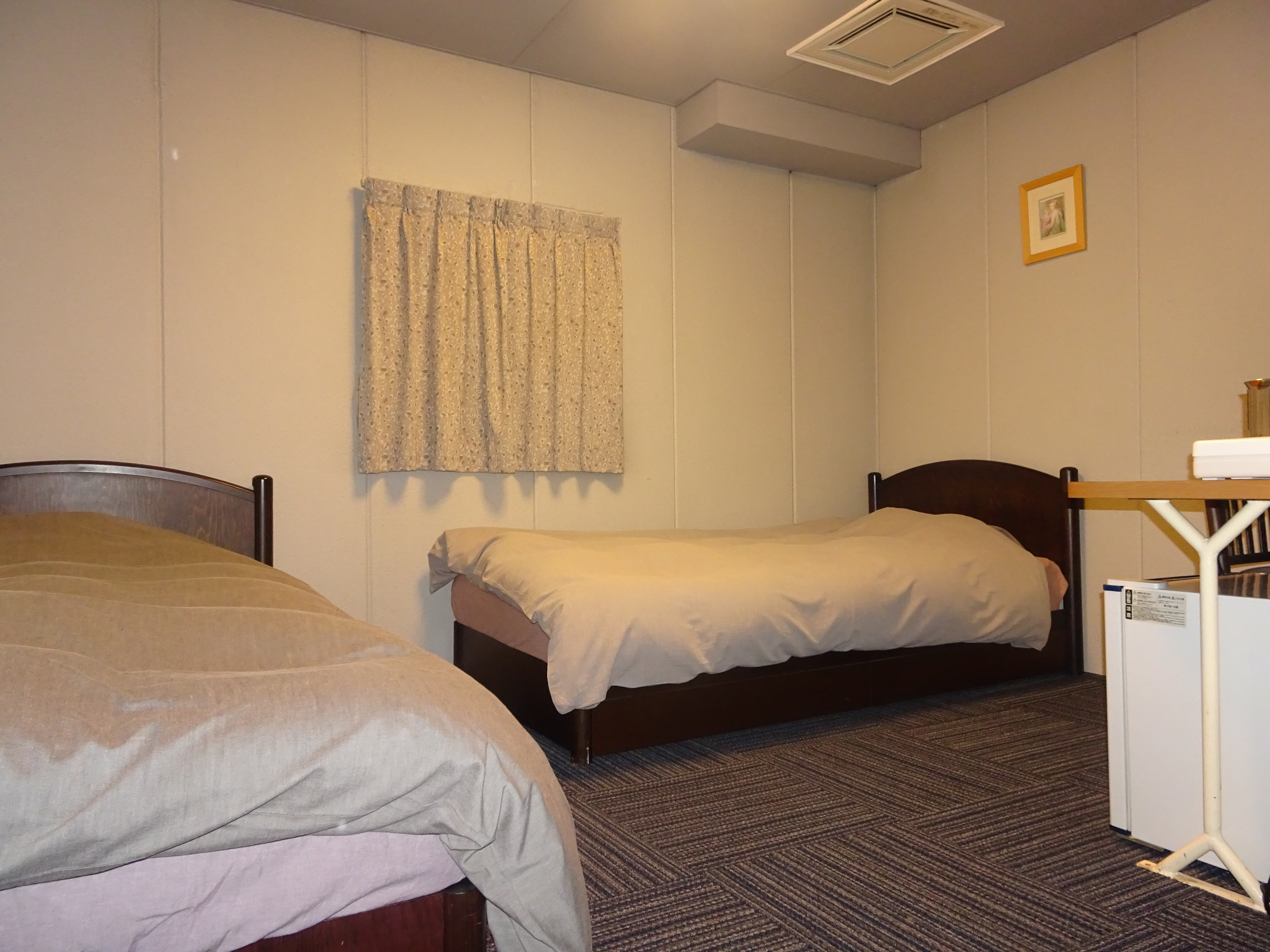 Western-style twin room