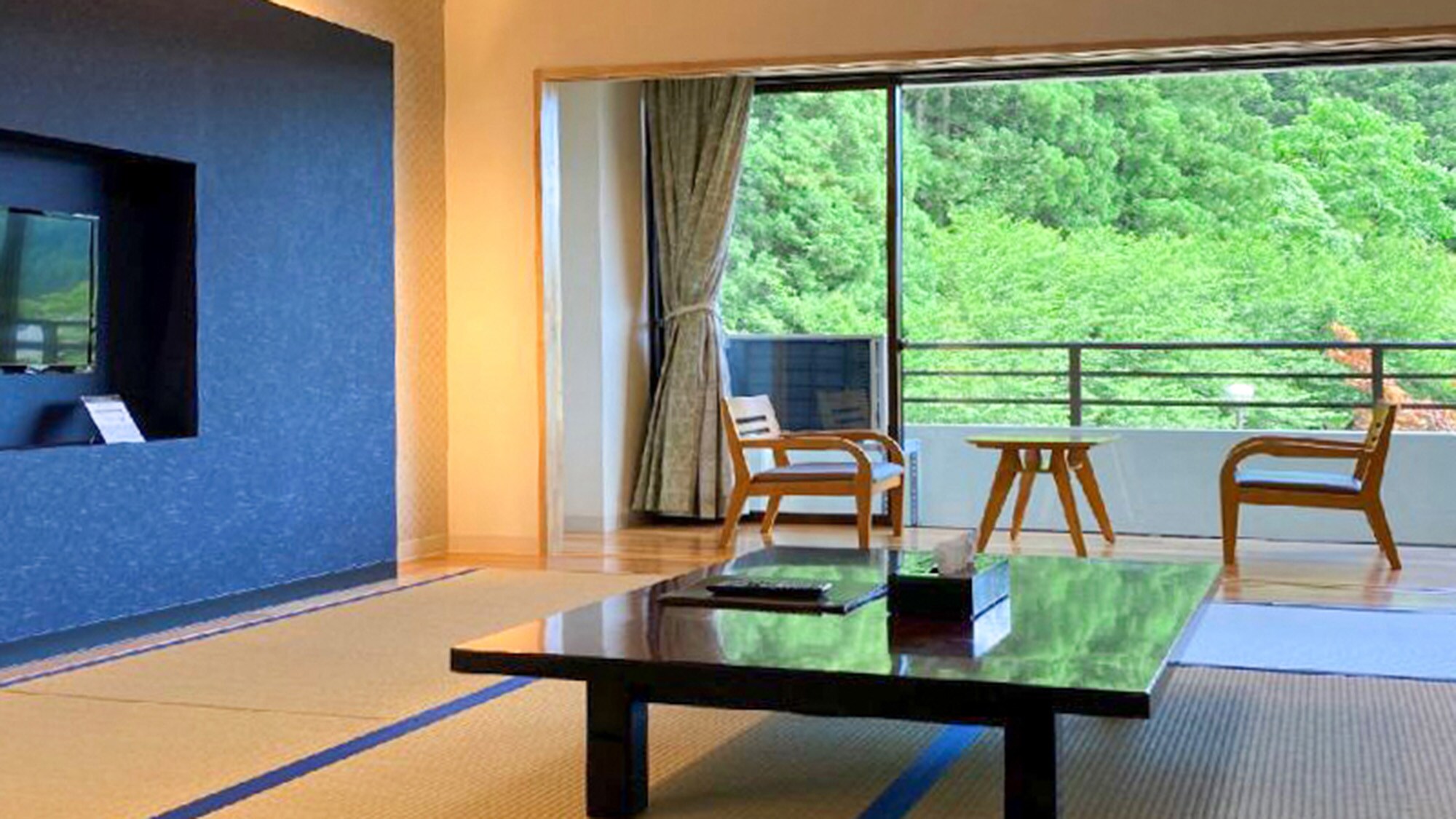 ・＜Relaxing Japanese-style Room＞
