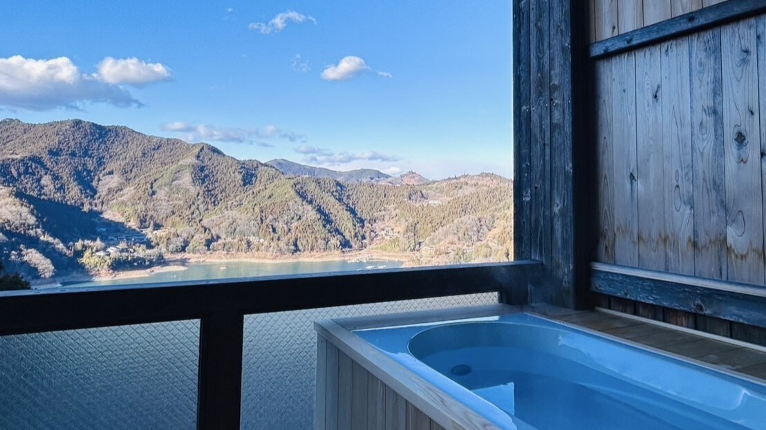 Guest room with open-air bath (image)