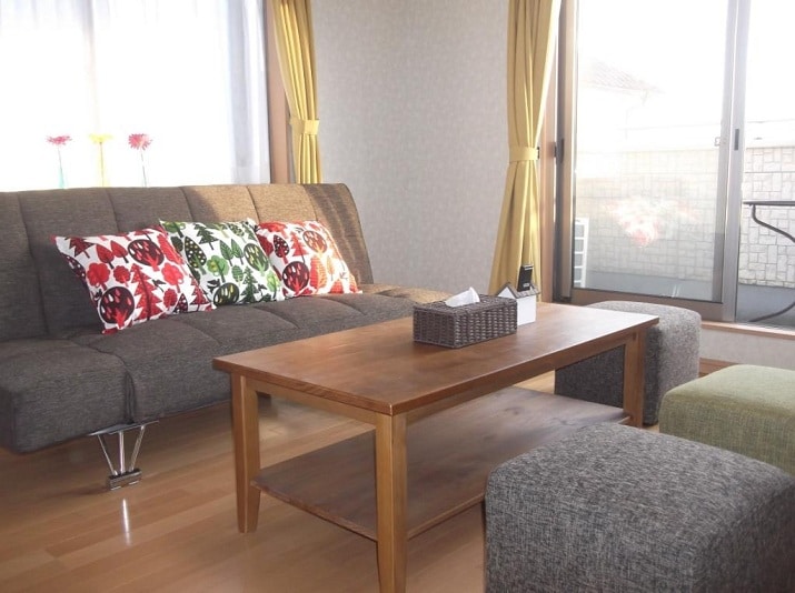 2F Western-style living room