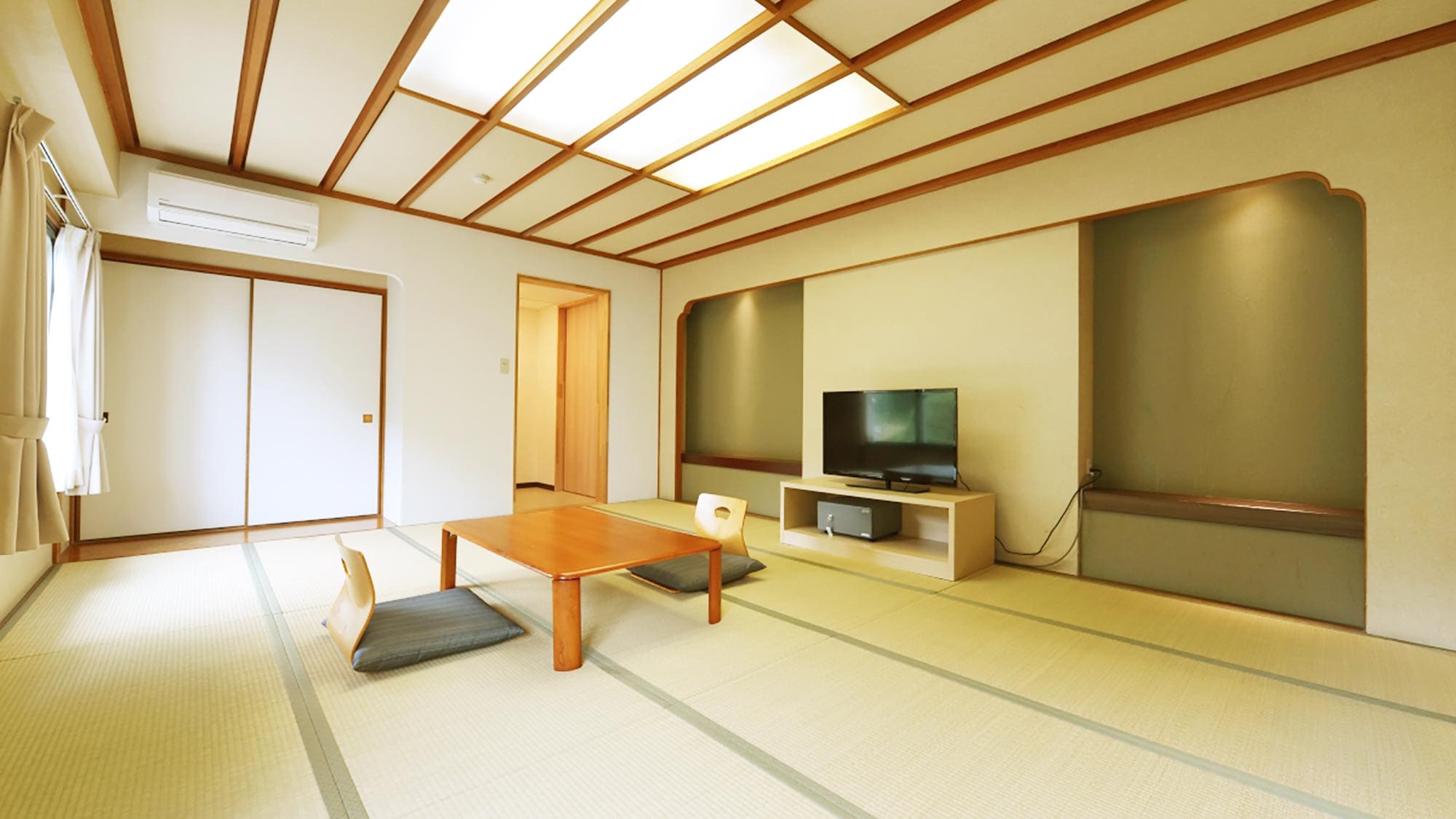 [Main building] [Non-smoking] Japanese-style room 14 tatami mats / no bath (in translation)