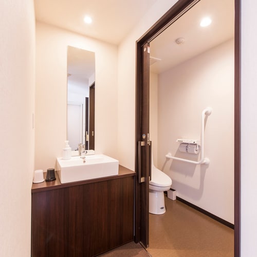 Japanese-Western style room (standard room) Toilet / washbasin