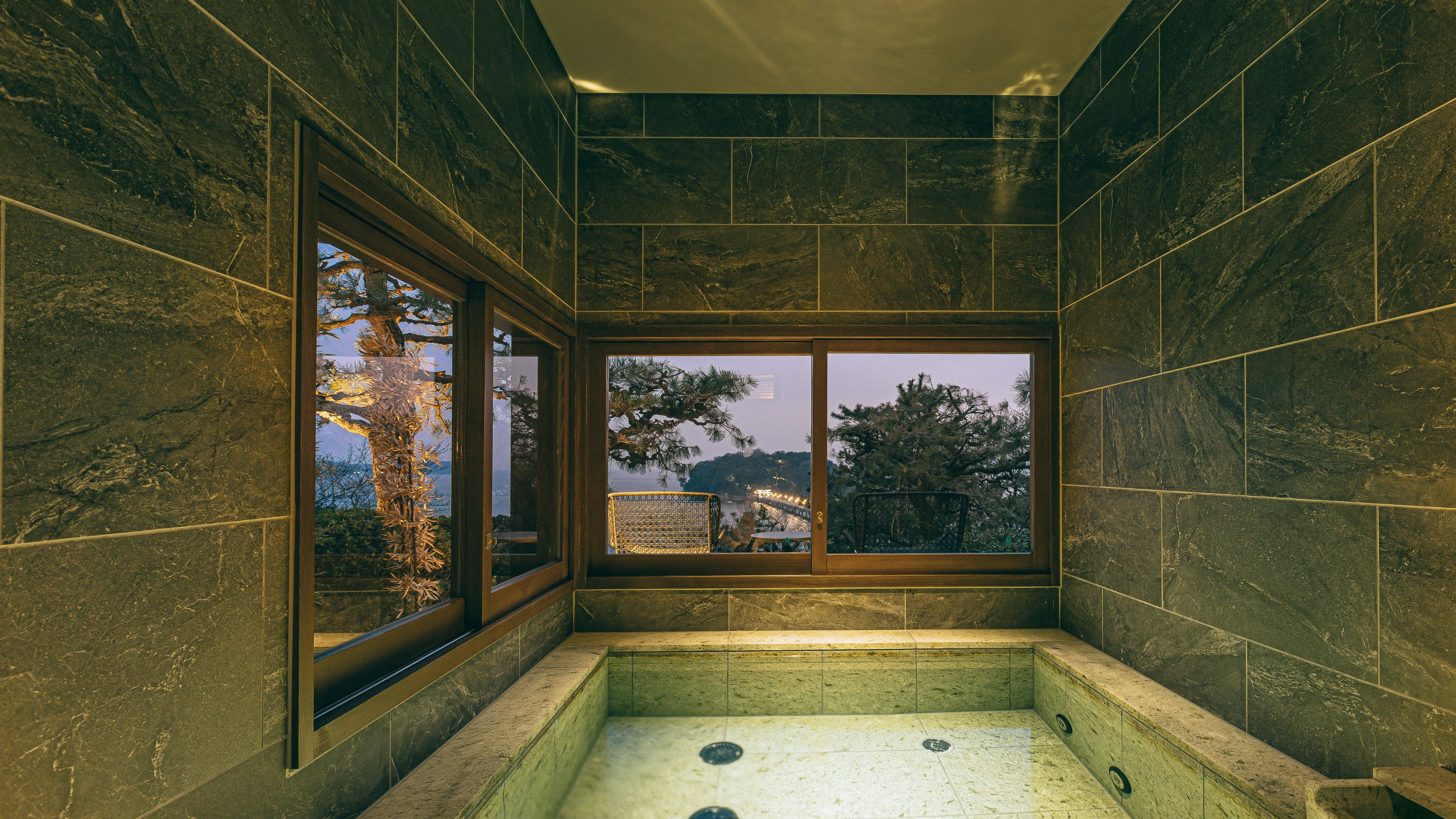 THE・COVE bathroom