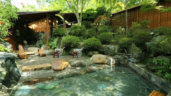 包租大露天浴池“洗心”