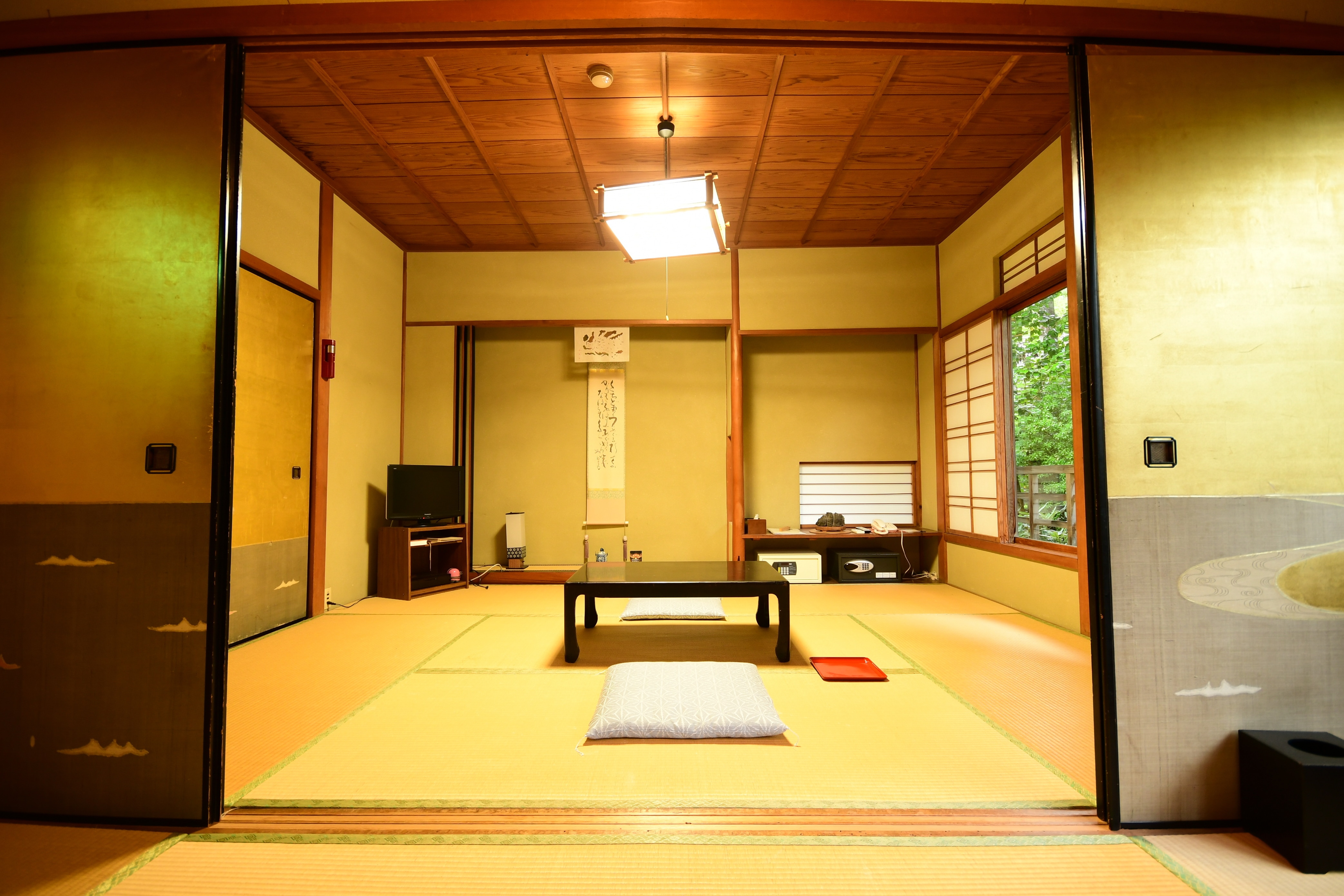 Example of a 10 tatami Japanese-style room (with toilet, air conditioner, and Wi-Fi)