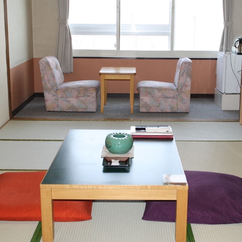 Japanese-style room 8 tatami mats facing the lake