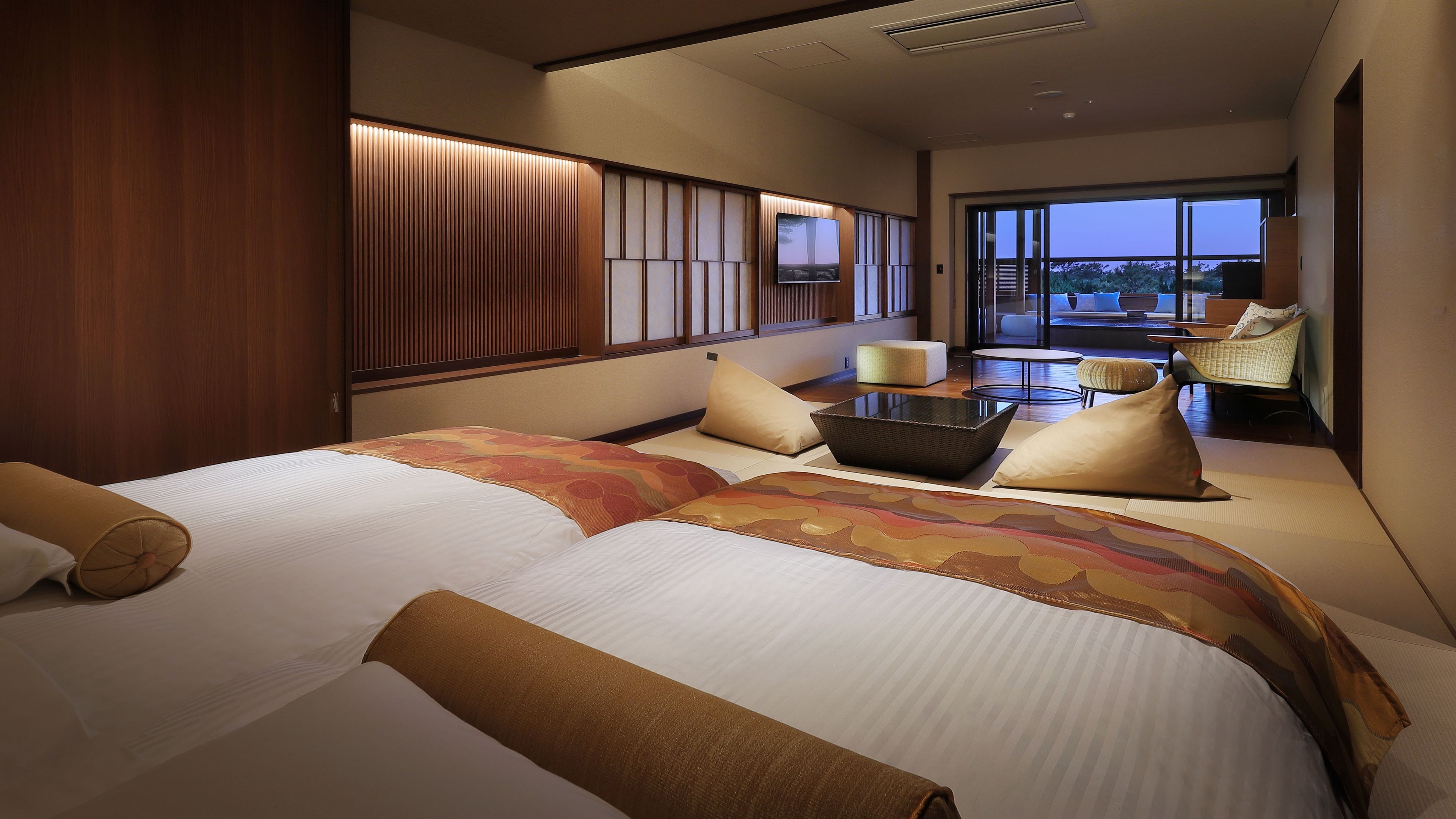 Premium garden with open-air hot spring bath