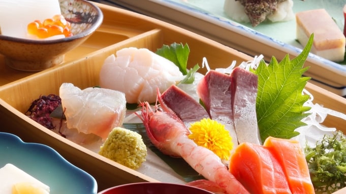 Seasonal fish sashiri