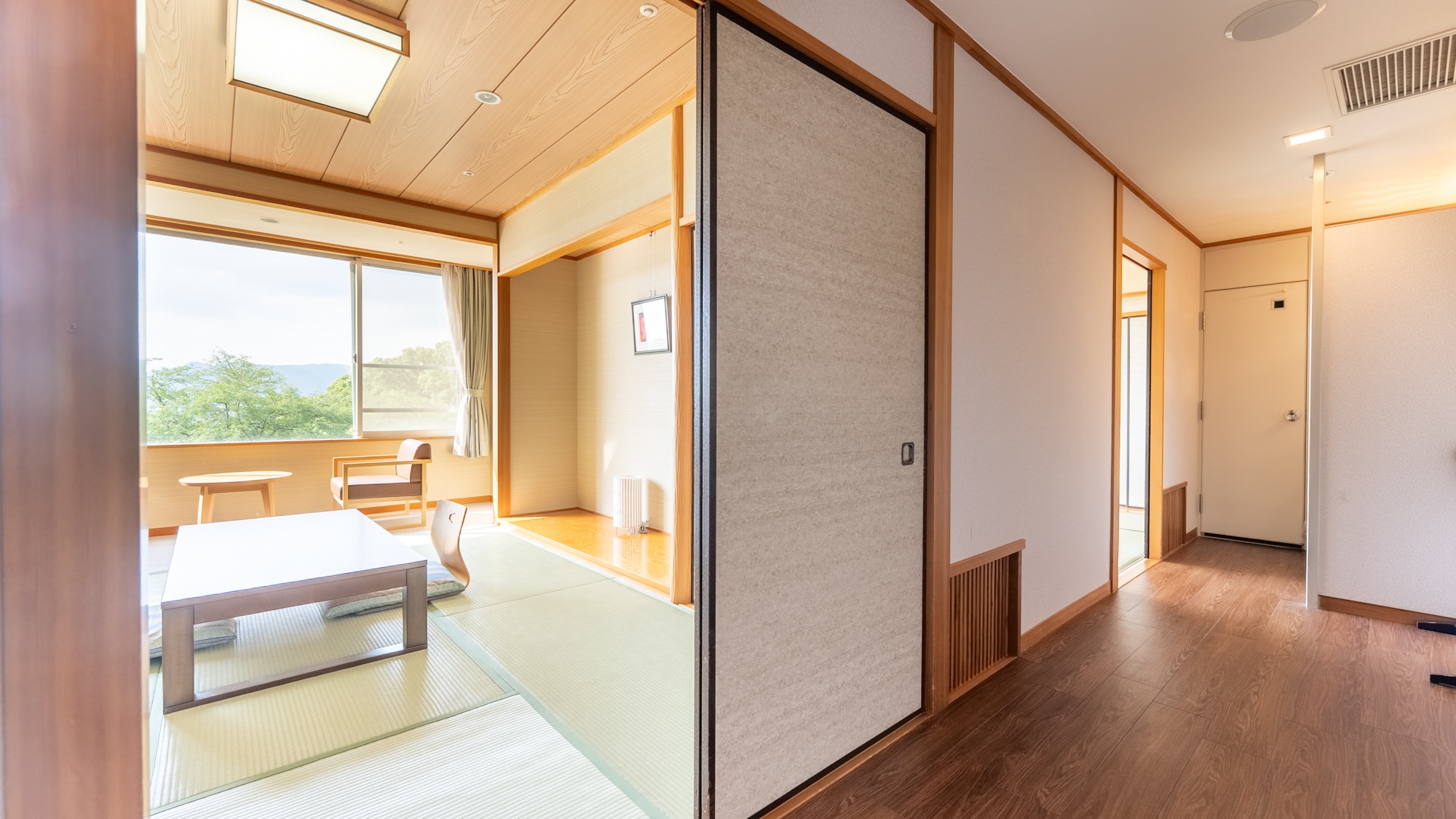 [Beautiful Japanese style, 6 tatami mats, 2 rooms] 44 square meters