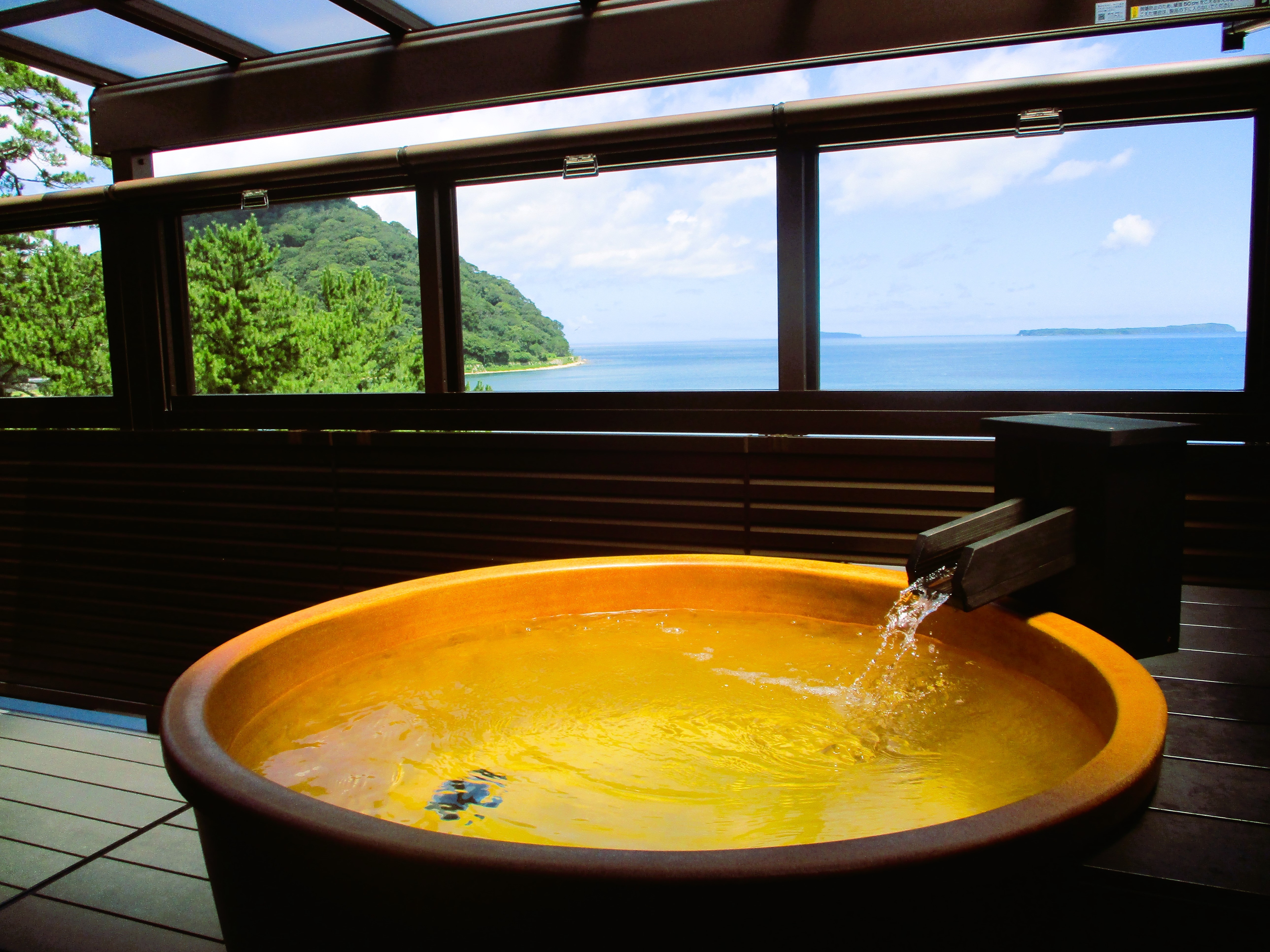 ■Open-air bath in guest room/hot spring [Hiragi] ■A moment overlooking Kikugahama Beach is truly a blissful moment (image)