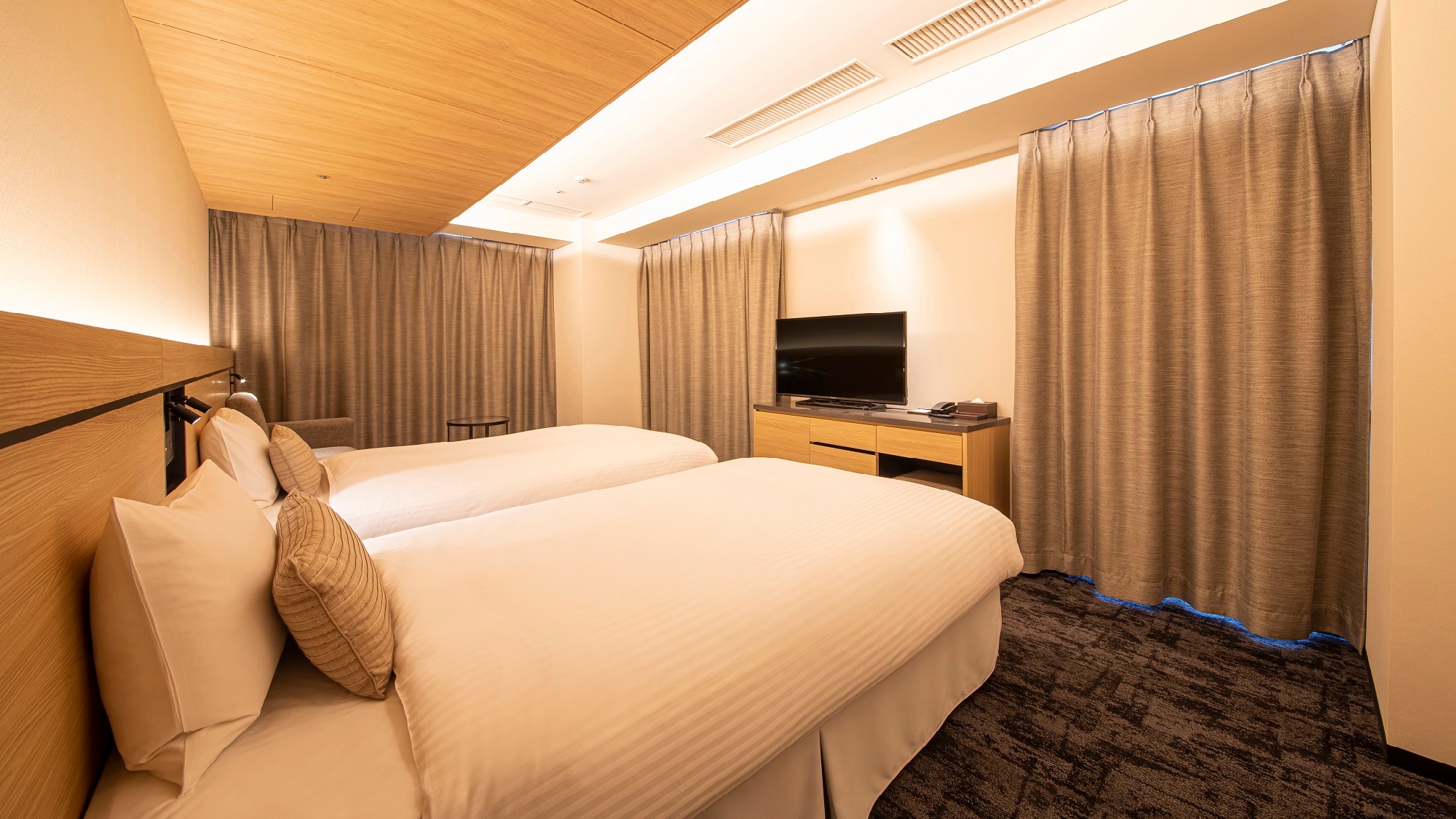 Non-smoking moderate twin room [28㎡]