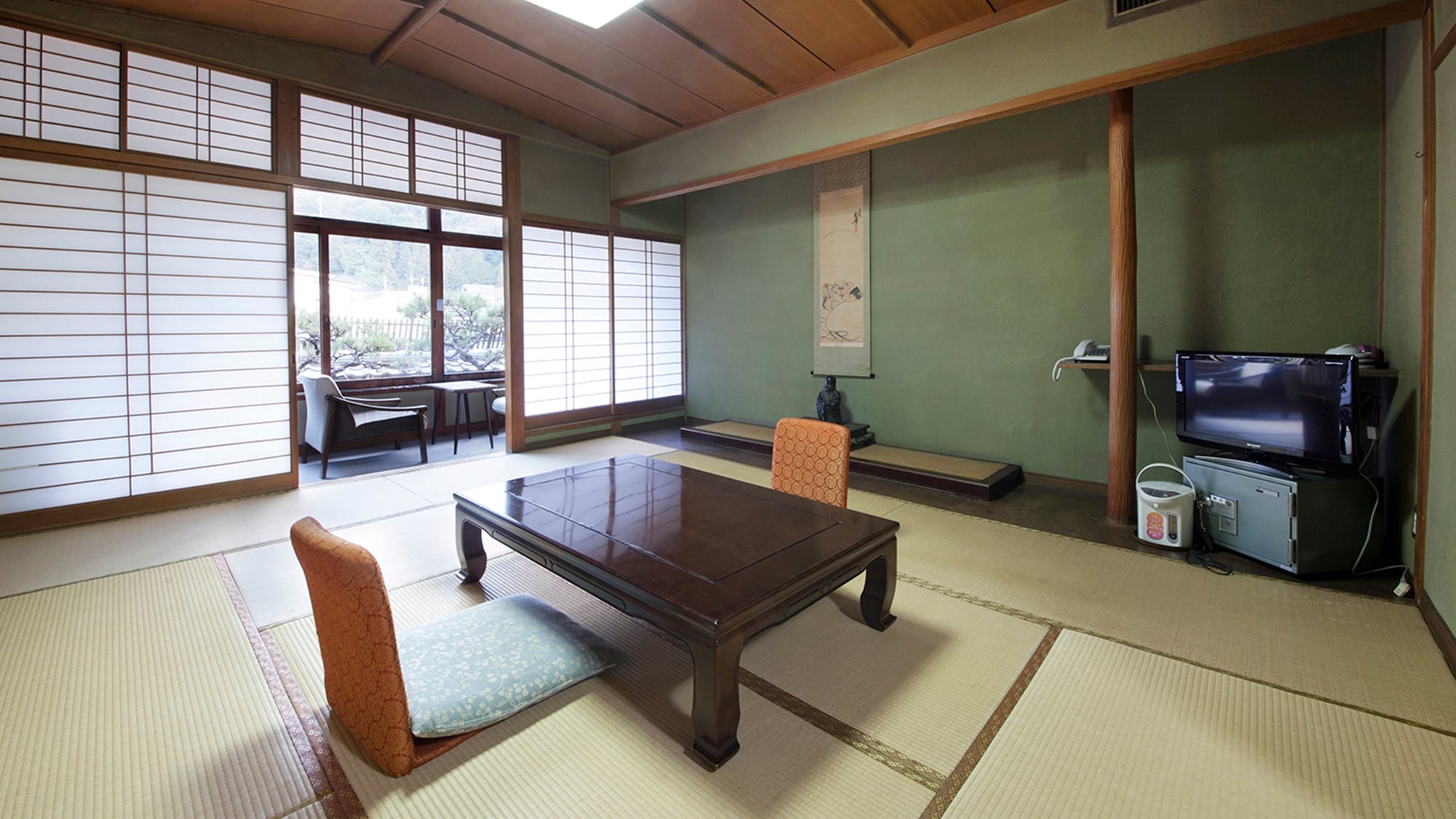 * [With annex toilet] You can relax in a calm space where you can see the greenery from the window.