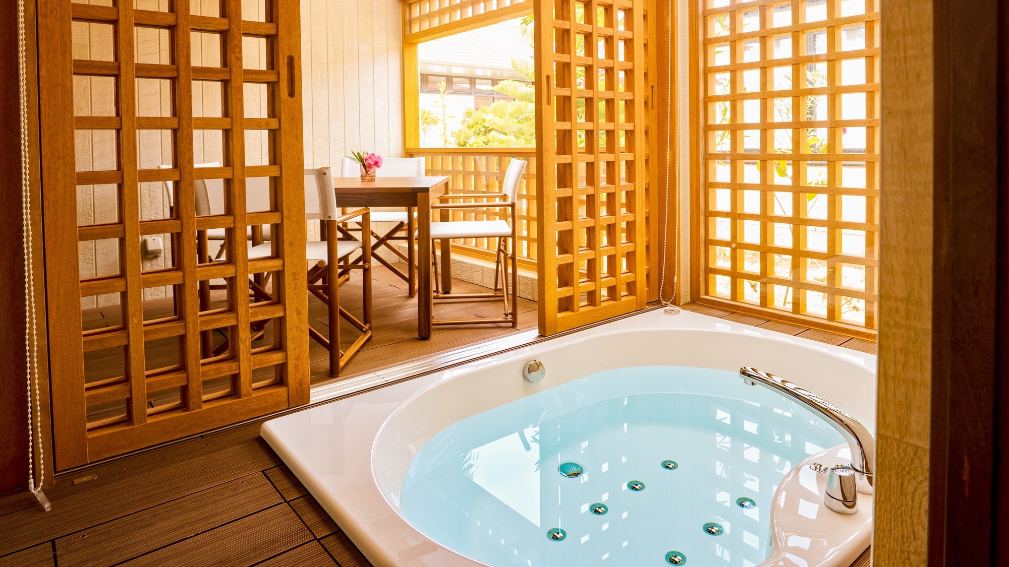 [Room example] The terrace space is equipped with a jacuzzi bath to soothe the fatigue of your trip.