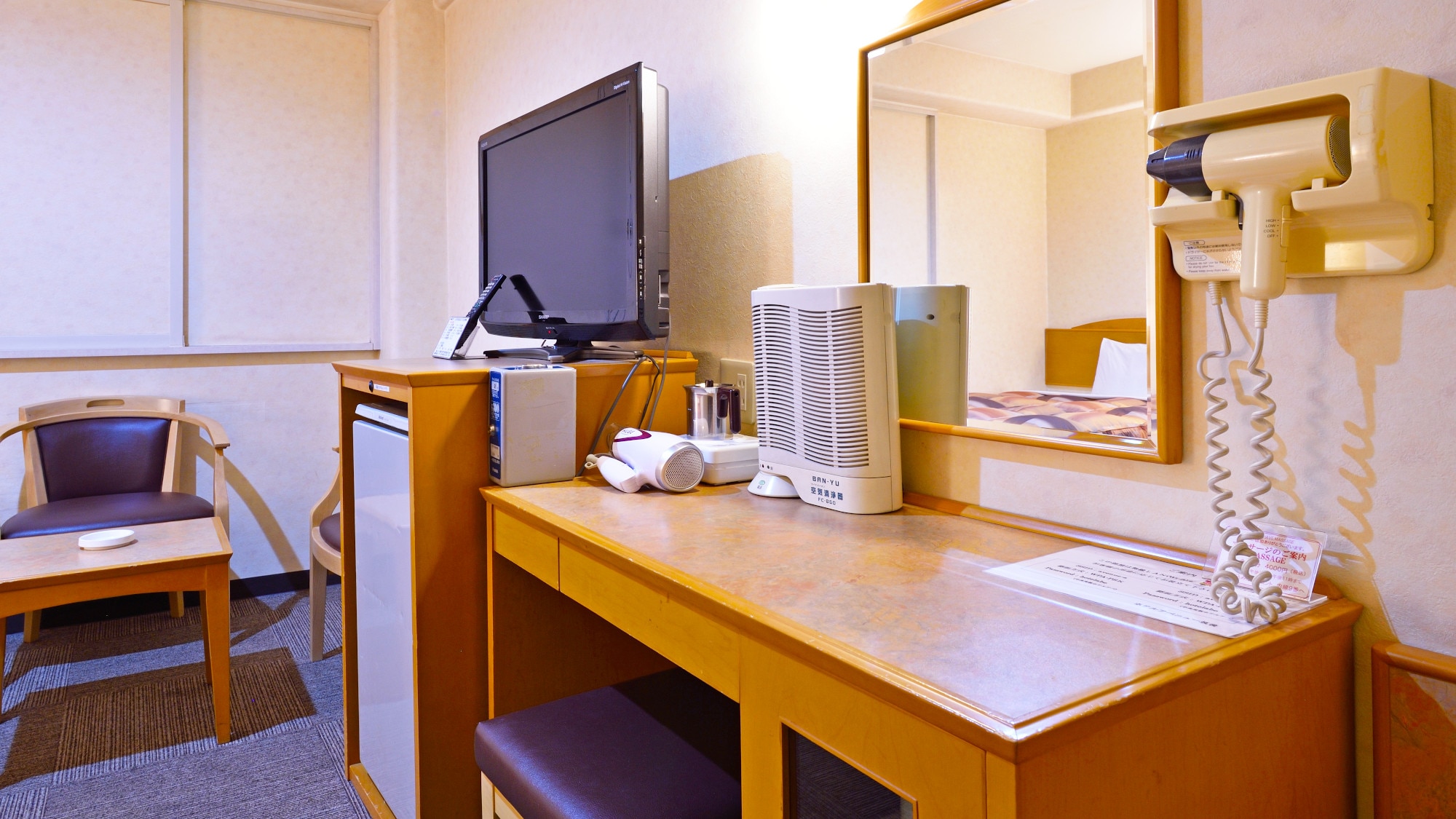 [Twin room] Perfect for business, with spacious desk work