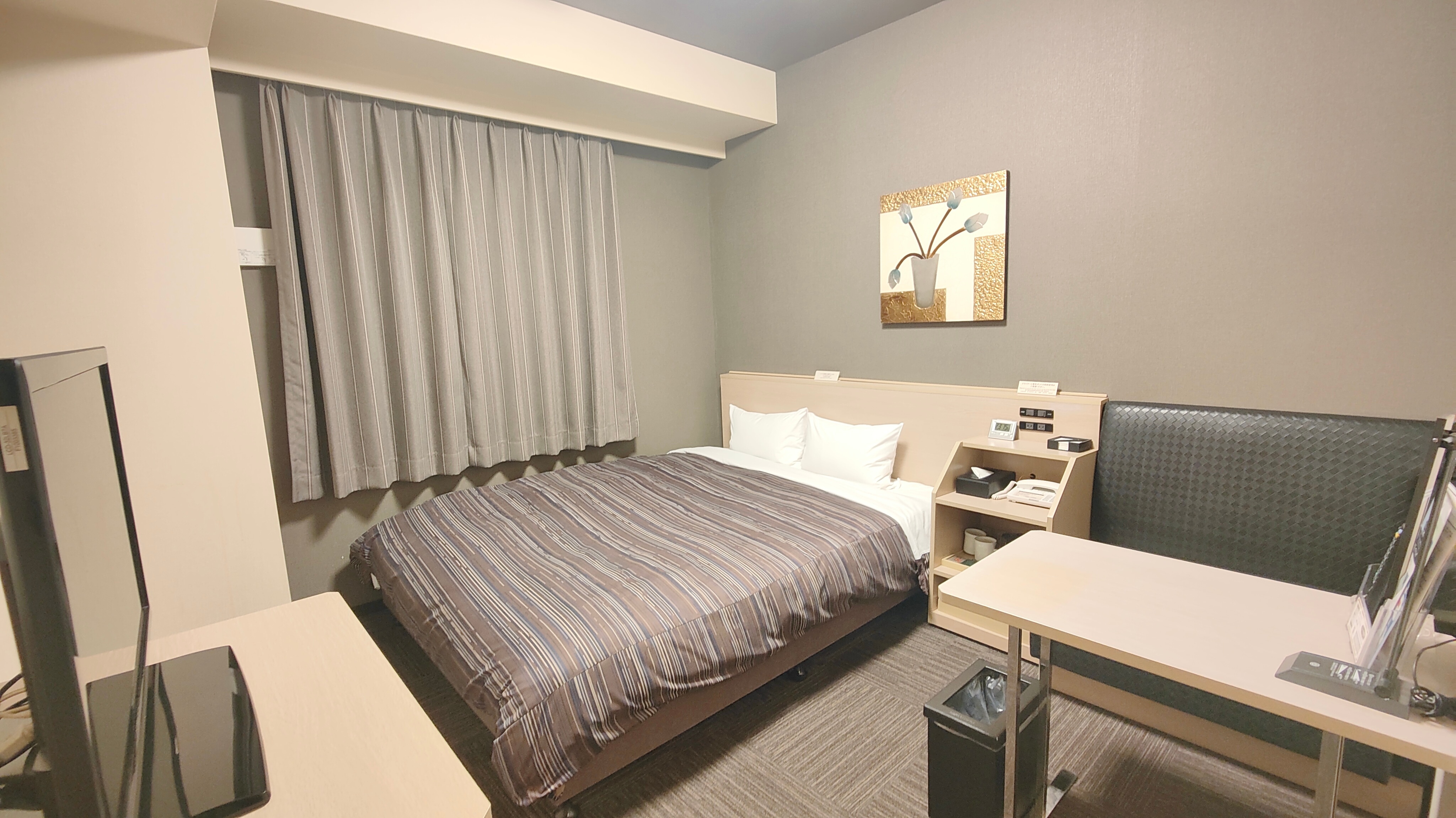 Standard Double ≪ Kích thước giường 160 x 200 (cm) ≫ Máy lọc không khí có chức năng tạo độ ẩm, ổ cắm điện đầu giường,