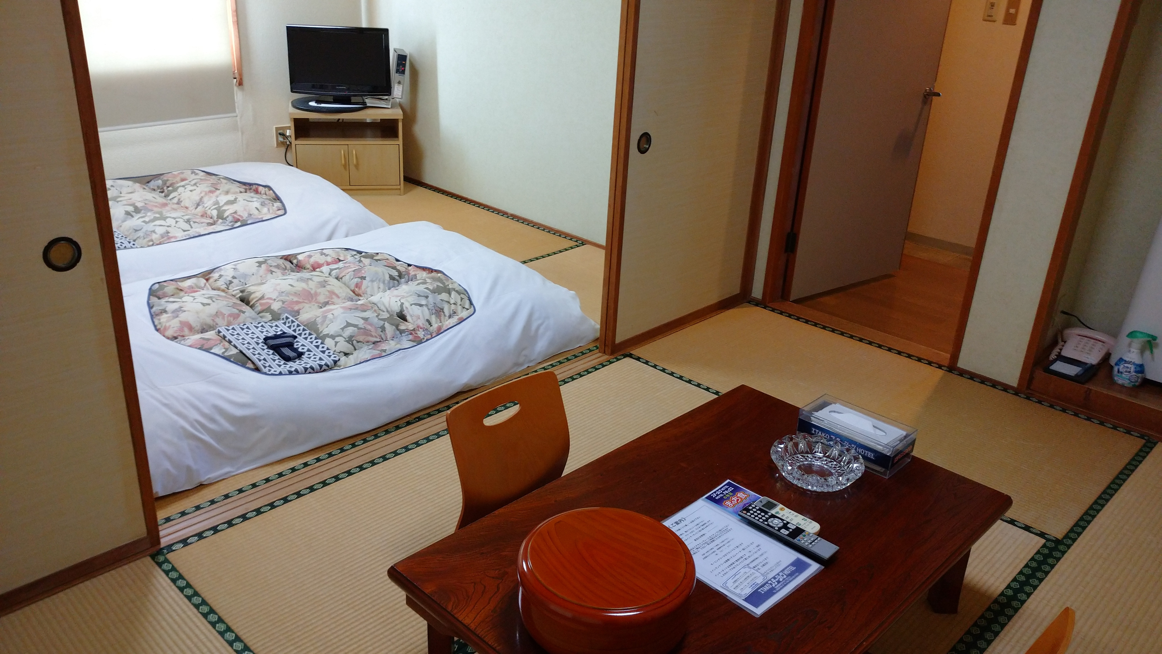 Japanese-style room