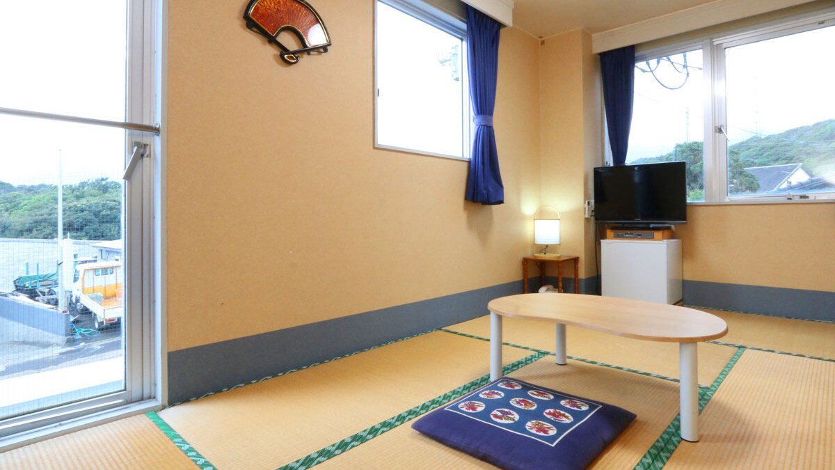 [Japanese-style room 7.5 tatami mats]
