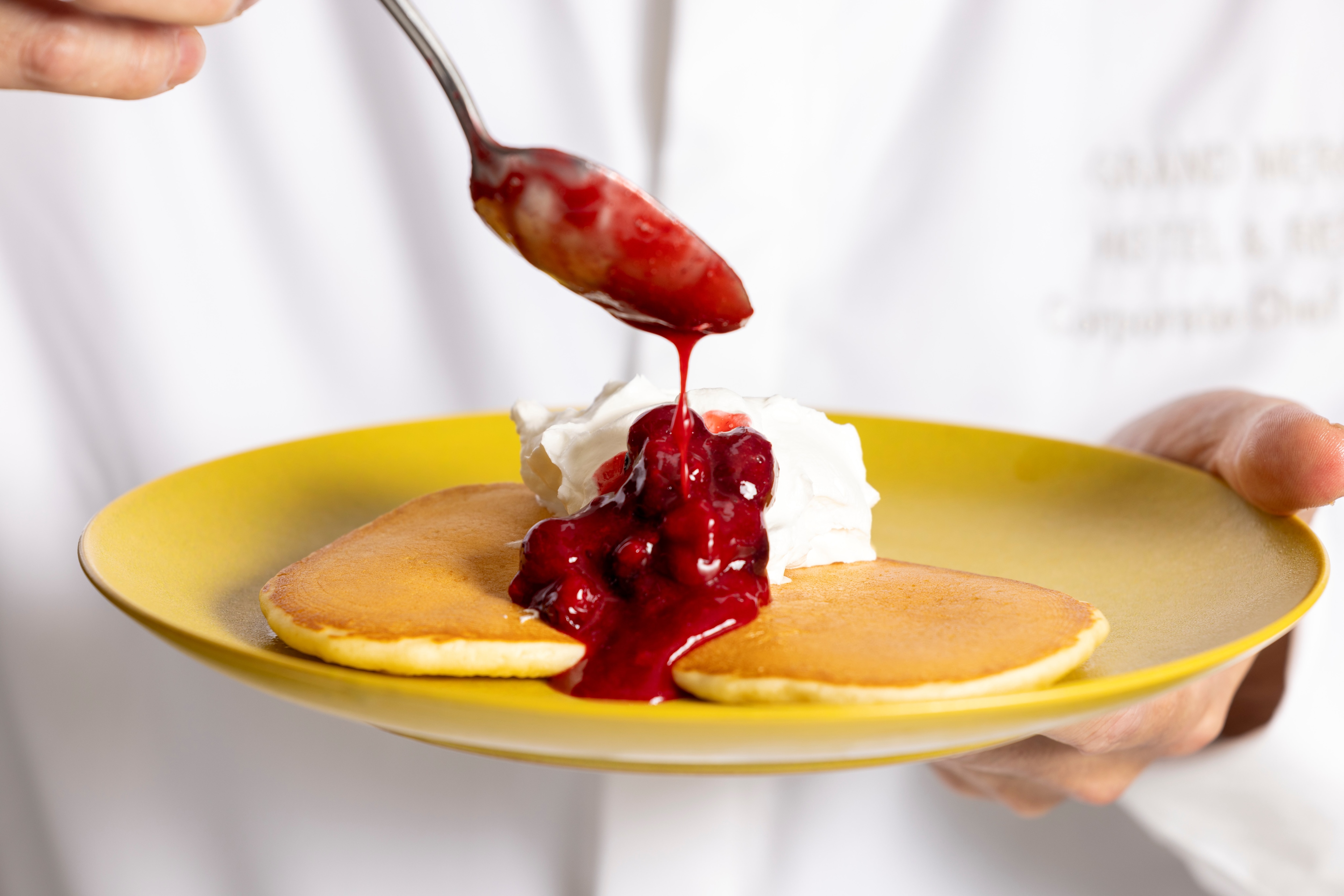Breakfast buffet: freshly made pancakes
