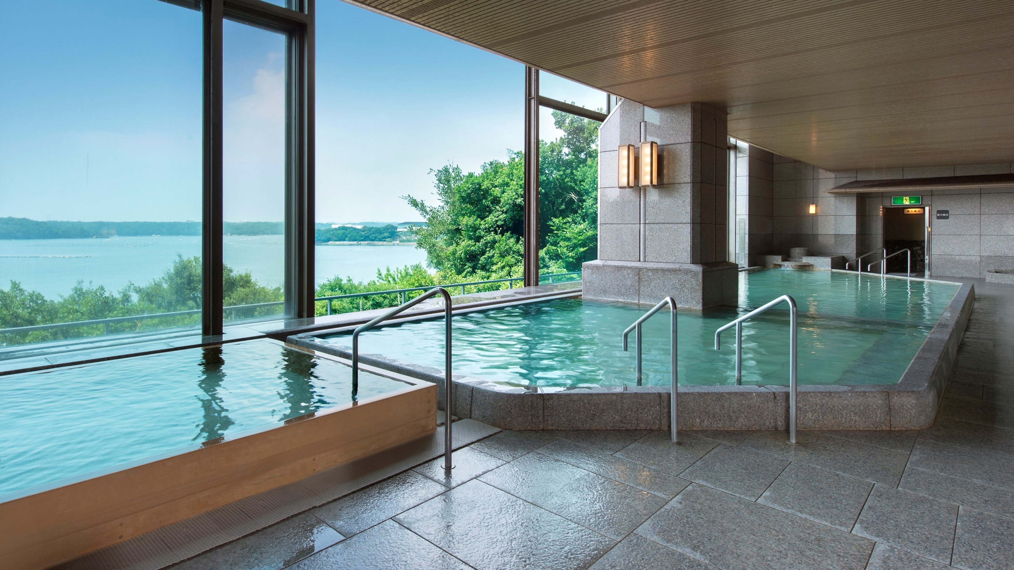 ◇ Large communal bath