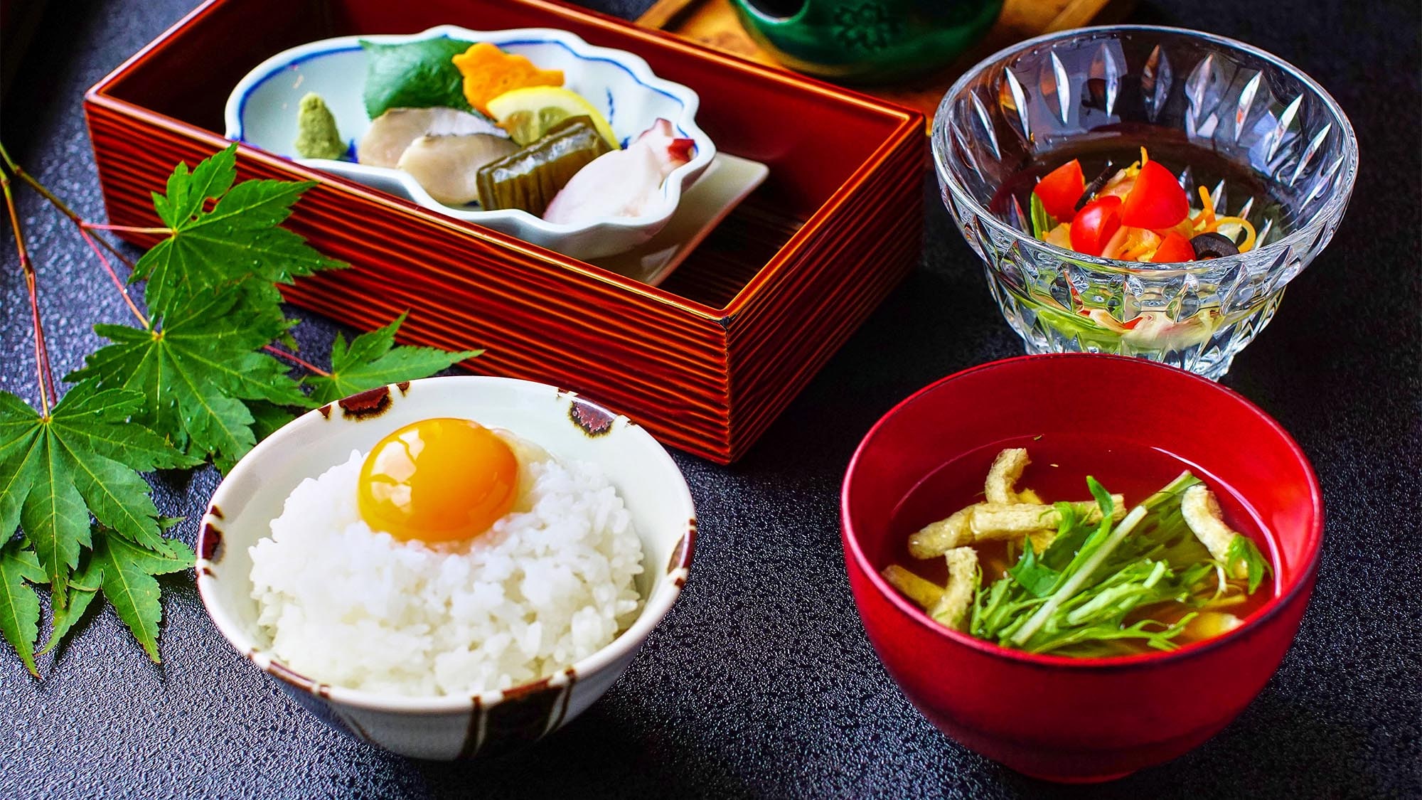 ・ Breakfast example / We manage our health in an open poultry house and boast healthy eggs grown by eating delicious rice from Toyama prefecture.