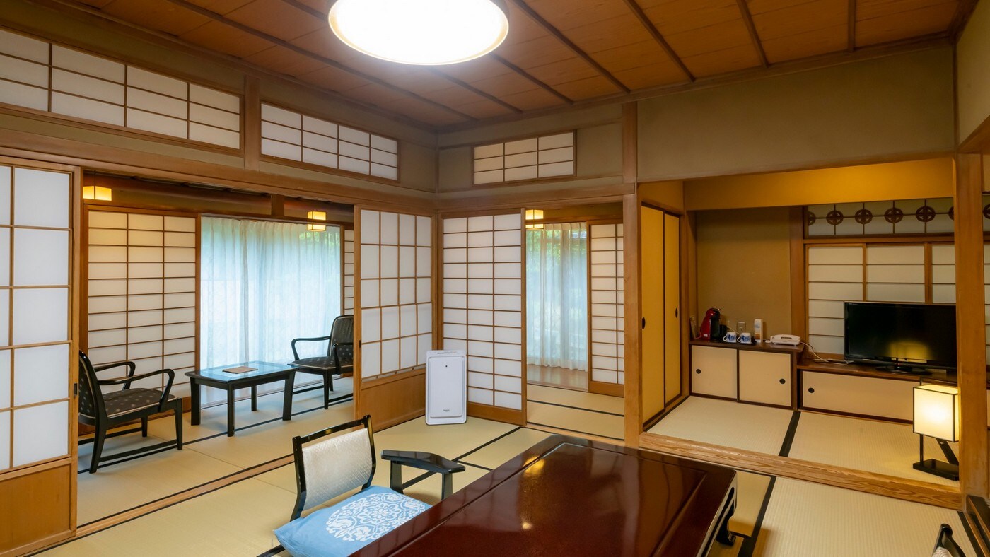 [Shirane] A room with a tranquil atmosphere where author Seicho Matsumoto wrote part of his novel "Tower of Waves"