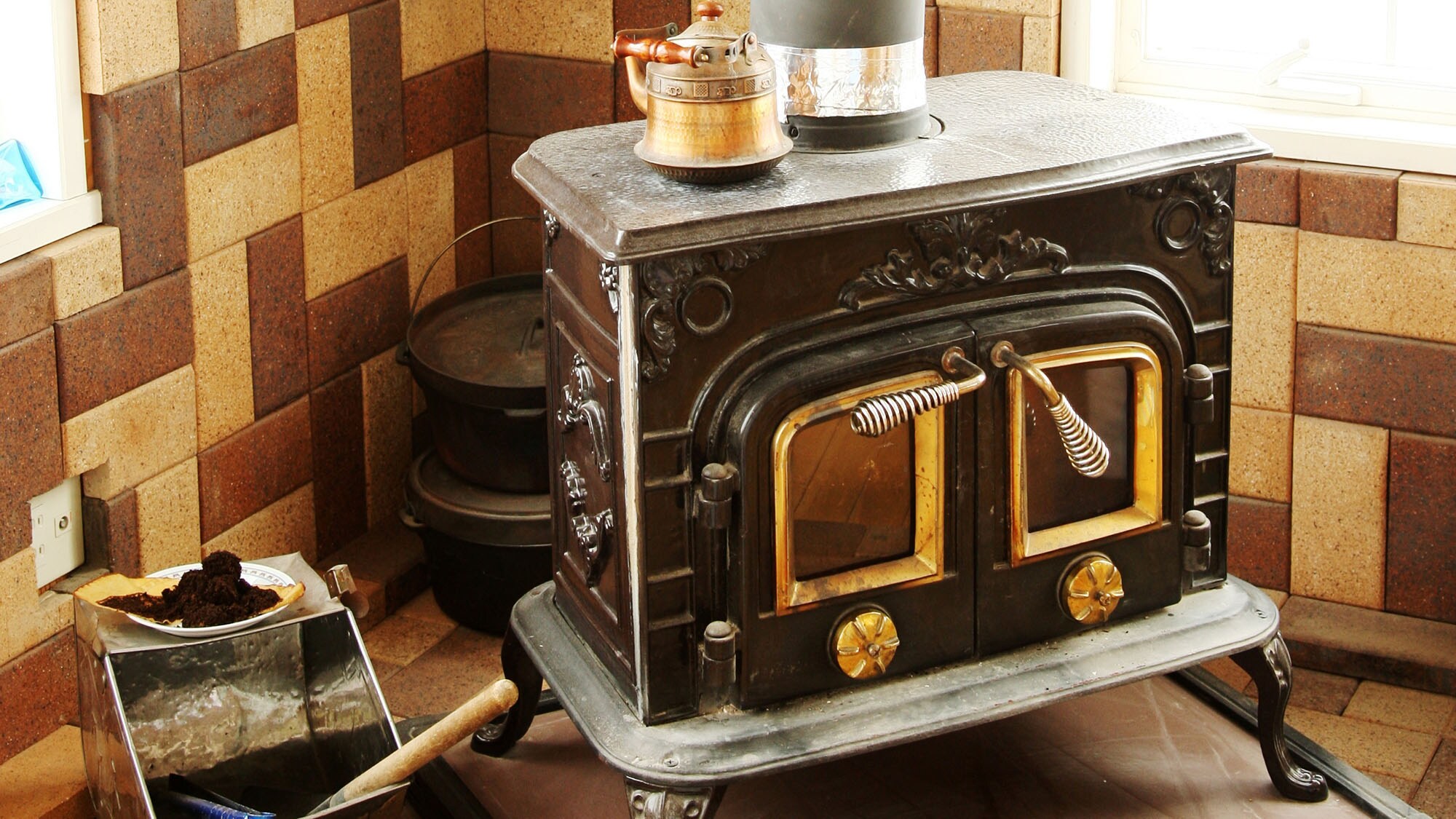 ・ The interior of the building, which is particular to the owner