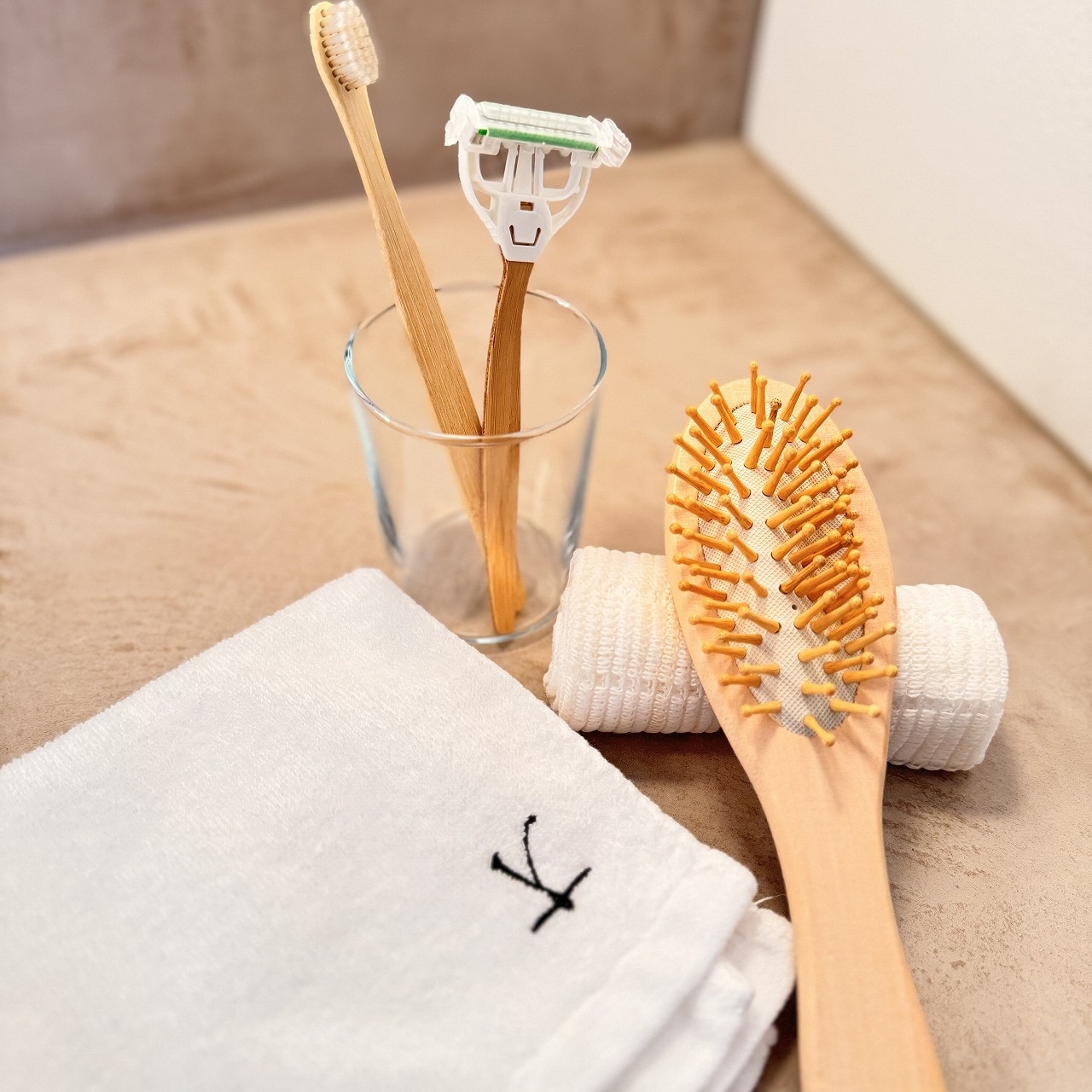 [Guest room amenities] We provide environmentally friendly amenities made from bamboo.