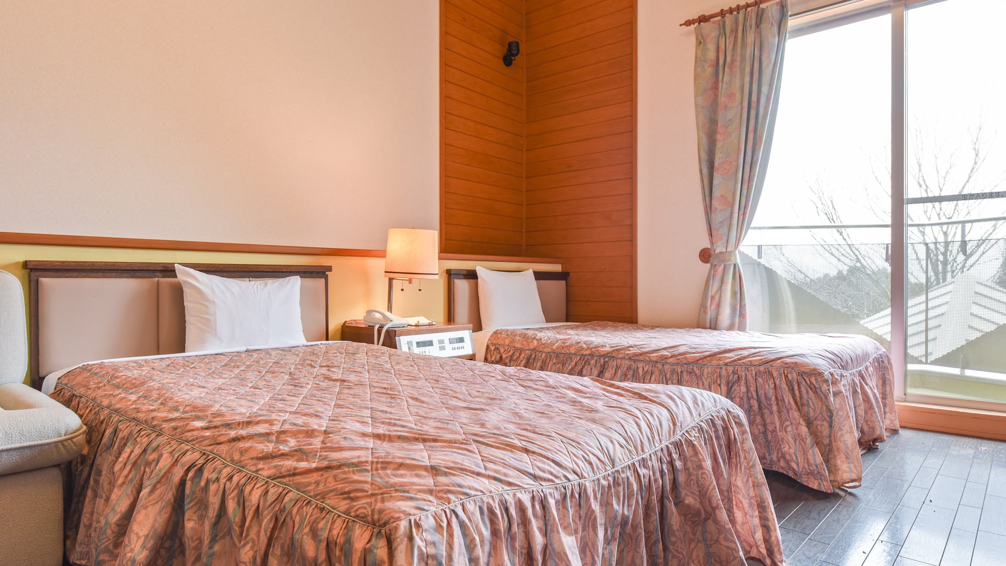 * [Example of a Western-style room] A twin room with two extra beds can accommodate up to four people.