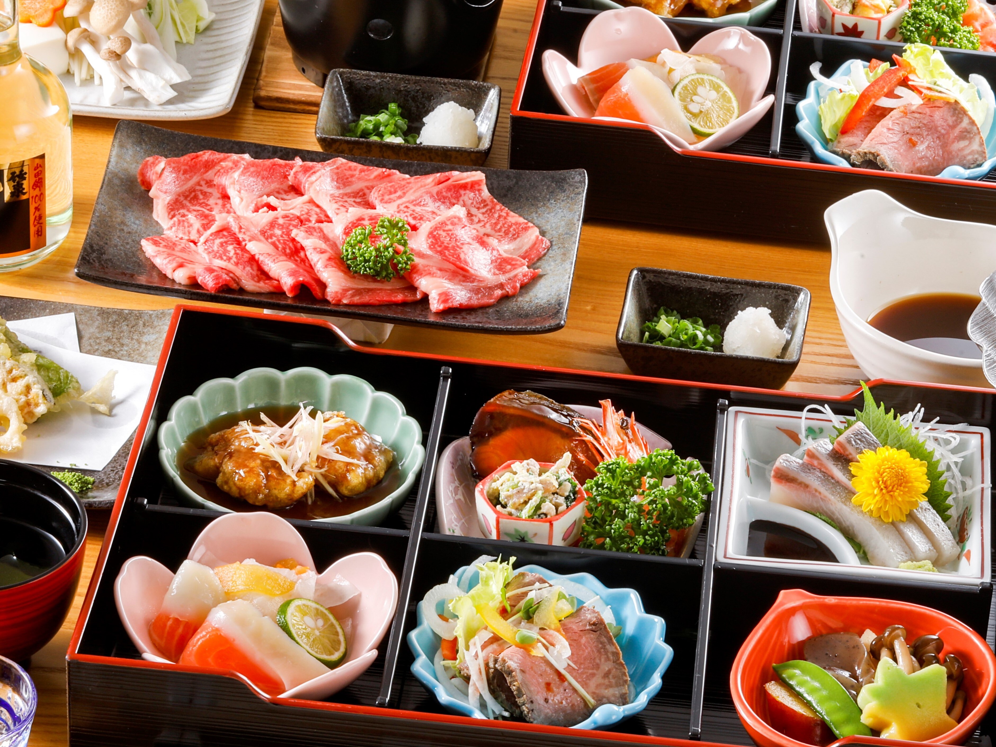 [Hidangan Kaiseki dan shabu-shabu daging sapi Tajima]