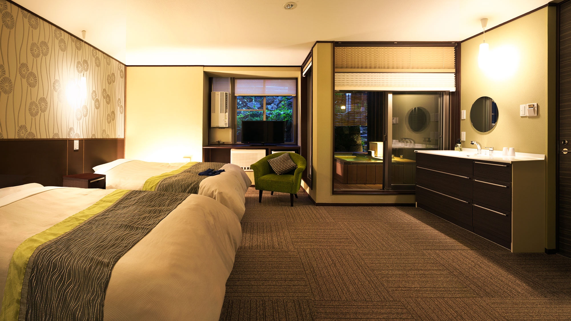 [Room with hot spring open-air bath] Twin room type. With an open-air bath that flows directly from the Yubatake source.
