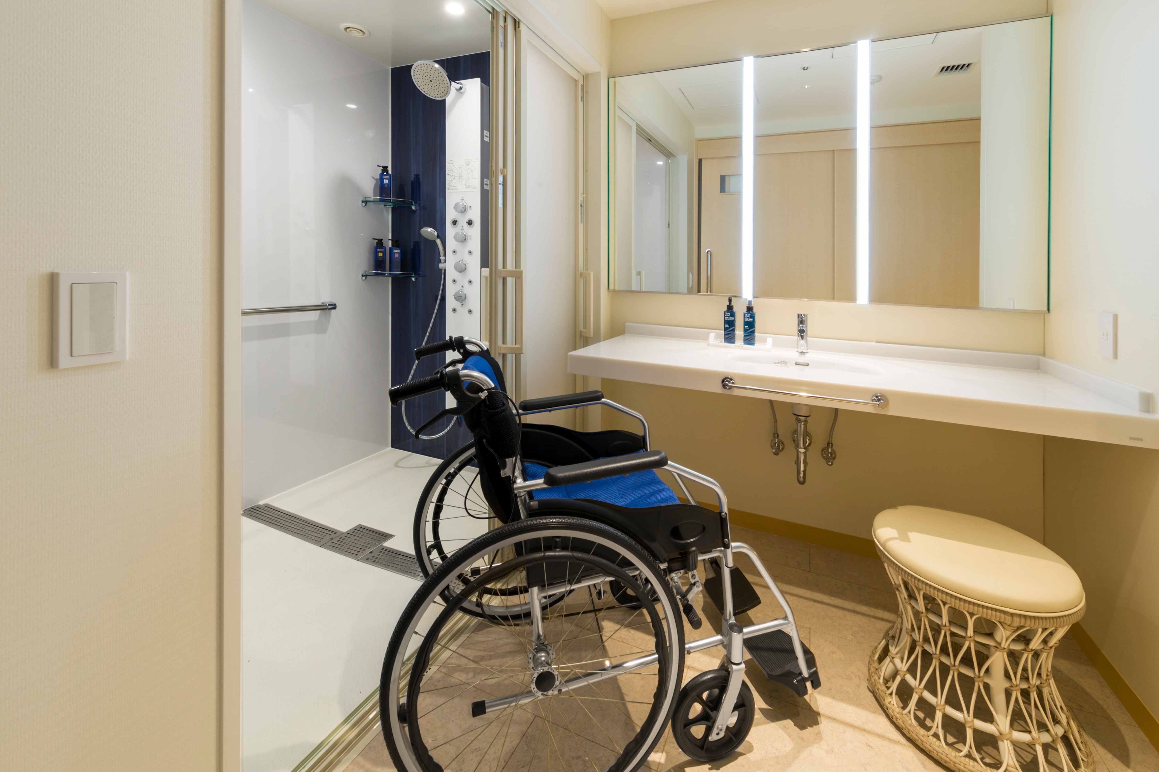 Kamar Mandi Universal AQUA SQUARE