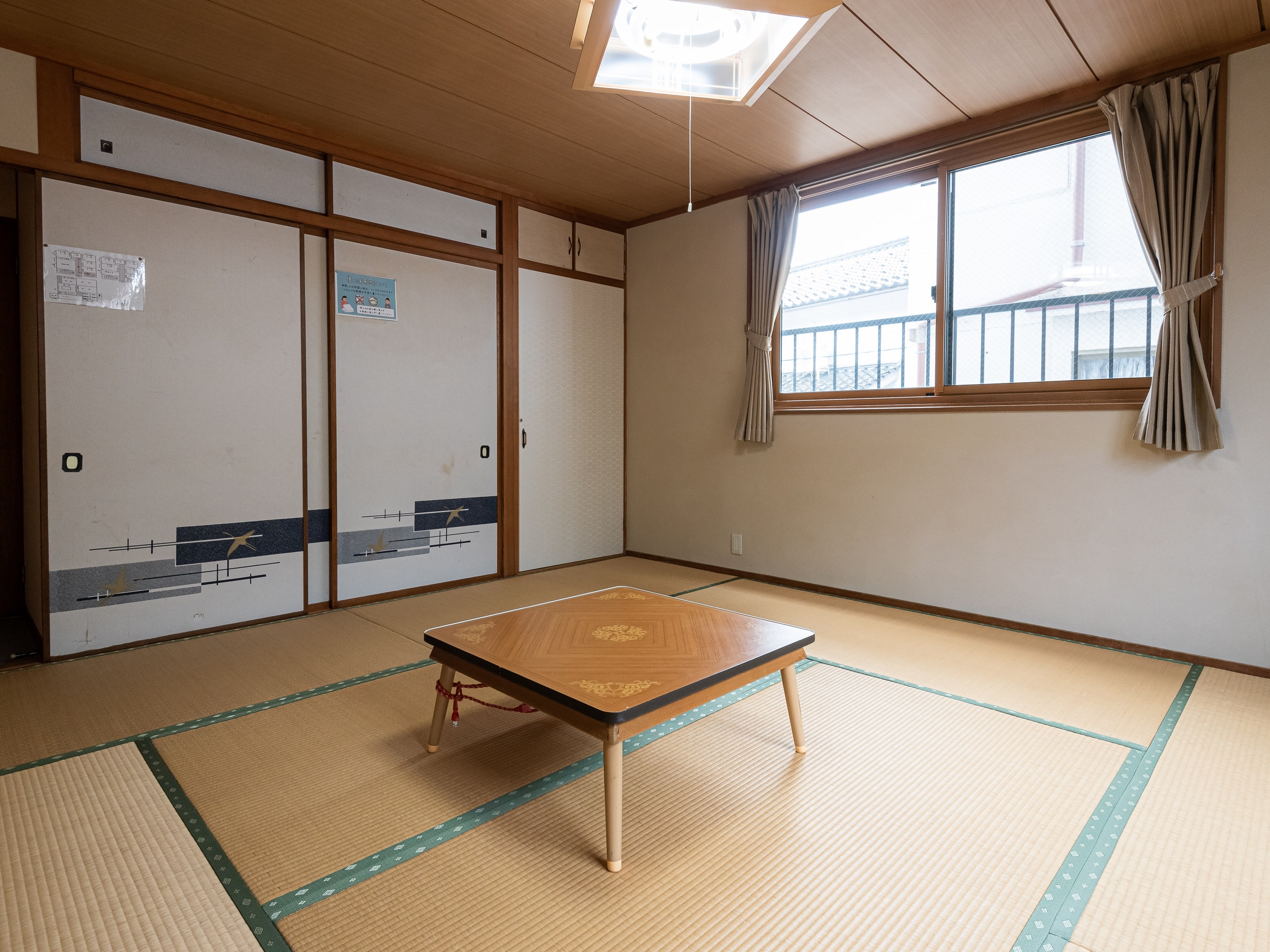 [Smoking] Japanese-style room for four (with bath and toilet)