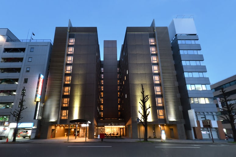 外観（夕方）