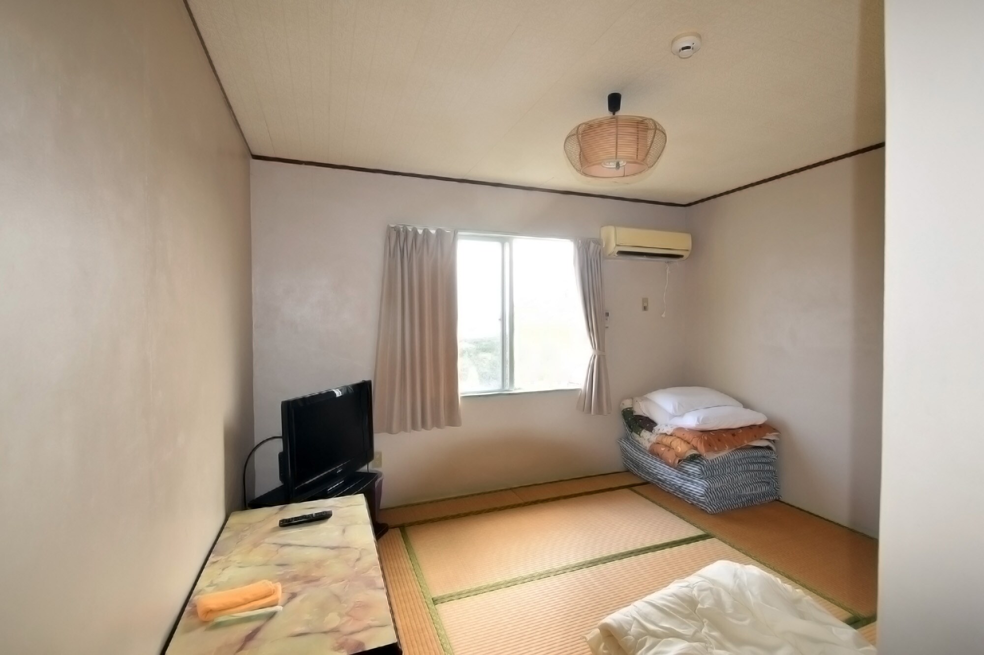 Kamar Tiga Orang