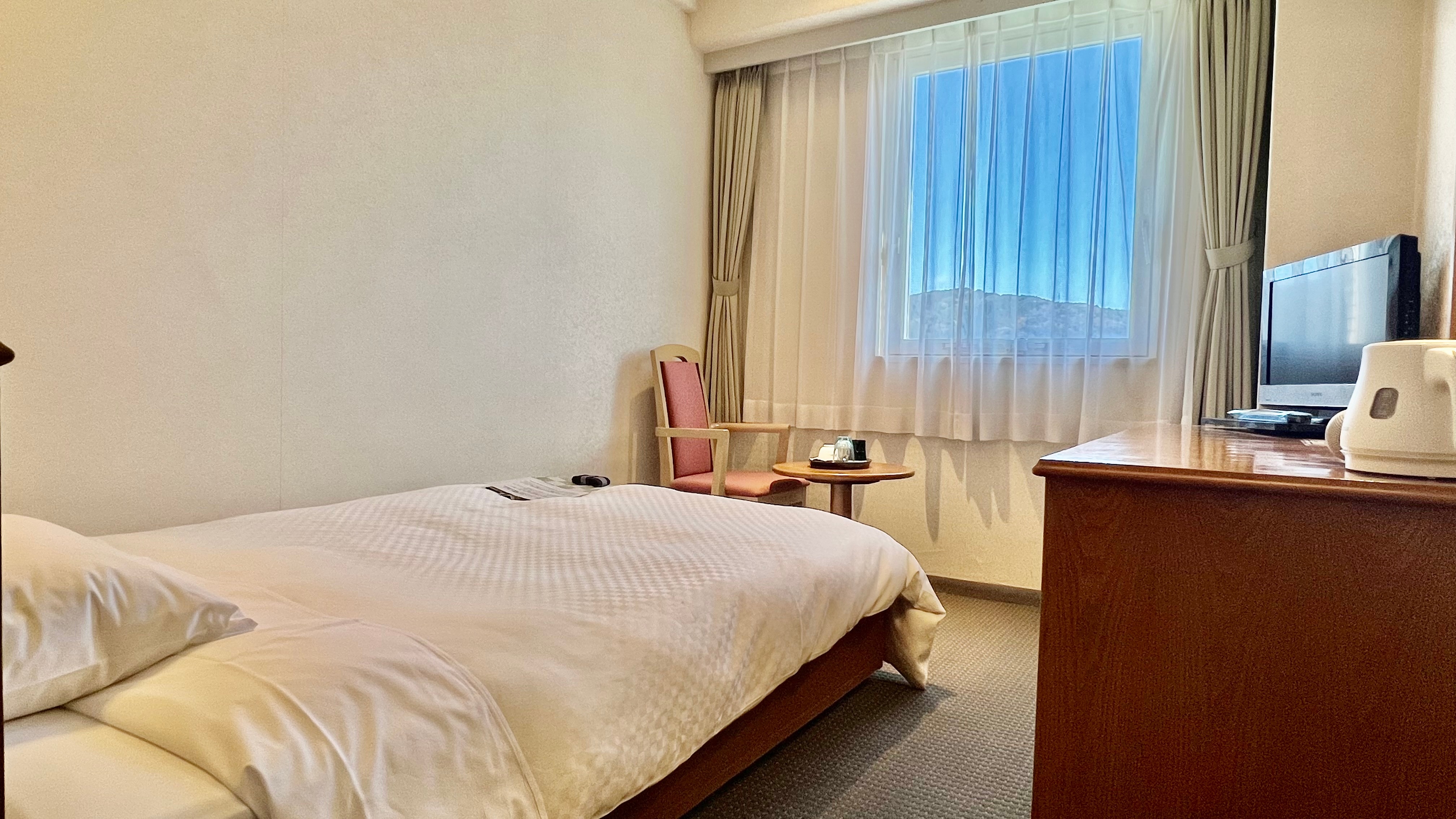 [Single] A great base for business stays and solo trips to Kochi. Internet (Wi-fi/wired LAN) connection available