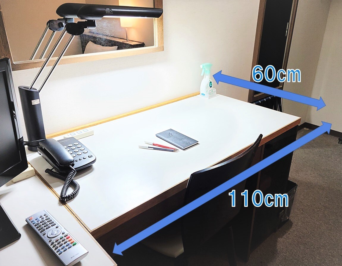 Single desk (size shown)