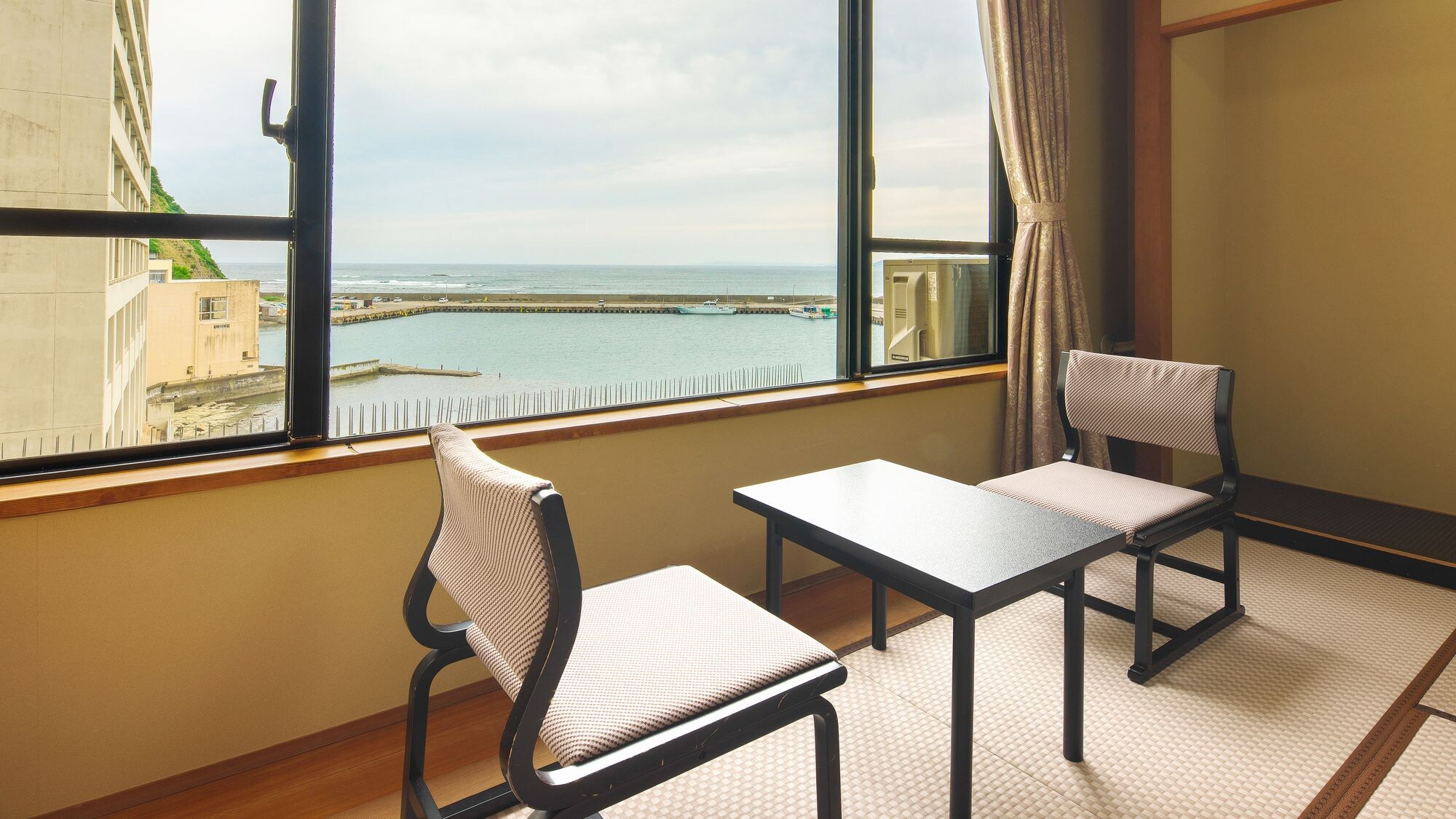 [Yumetei] 10 tatami Japanese-style room facing the sea <Ocean view> You can enjoy a room facing the sea at a reasonable price.