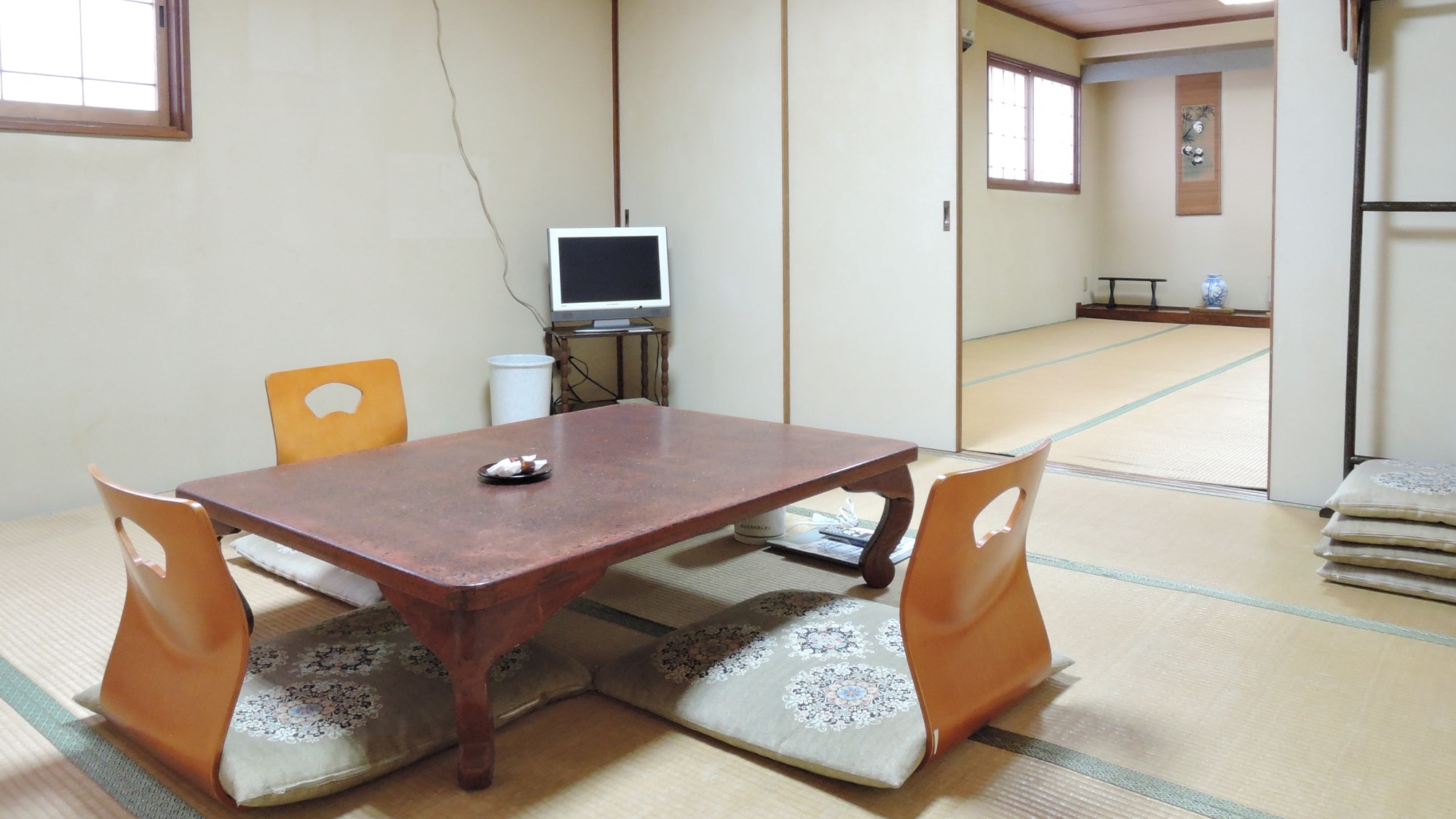 * [Example of guest room] Recommended for families and groups! Easy to use with sliding doors ◎ 2nd floor / 2nd floor / Japanese-style room 8 tatami mats + 12 tatami mats (bath toy)