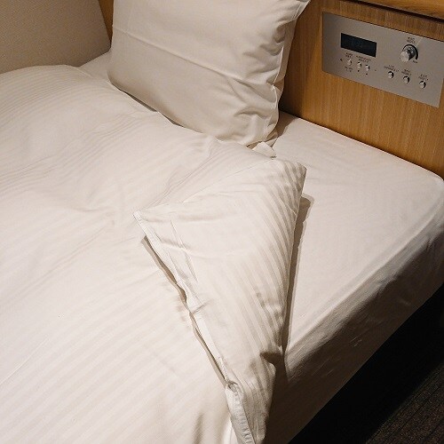 [All rooms] Duvet covers are used. You can sleep comfortably with covers and sheets that are freshly washed every day.