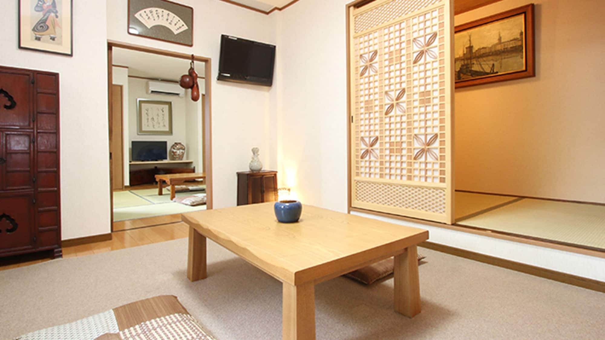 ・ "Peony" room: Bedroom, living room, Japanese-style room between the next. A relaxing room