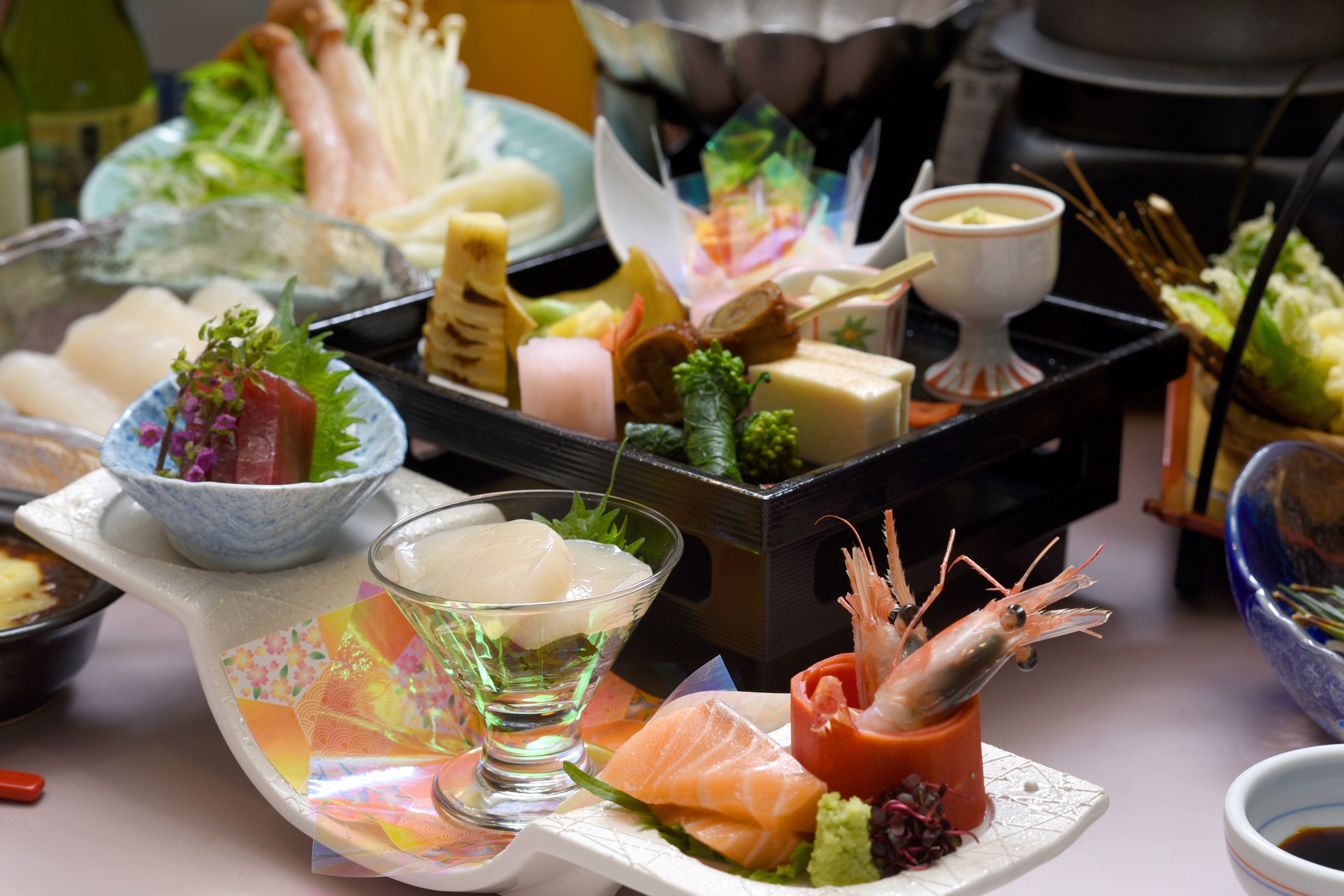 ภาพการรับประทานอาหารภายในห้อง - สปริง