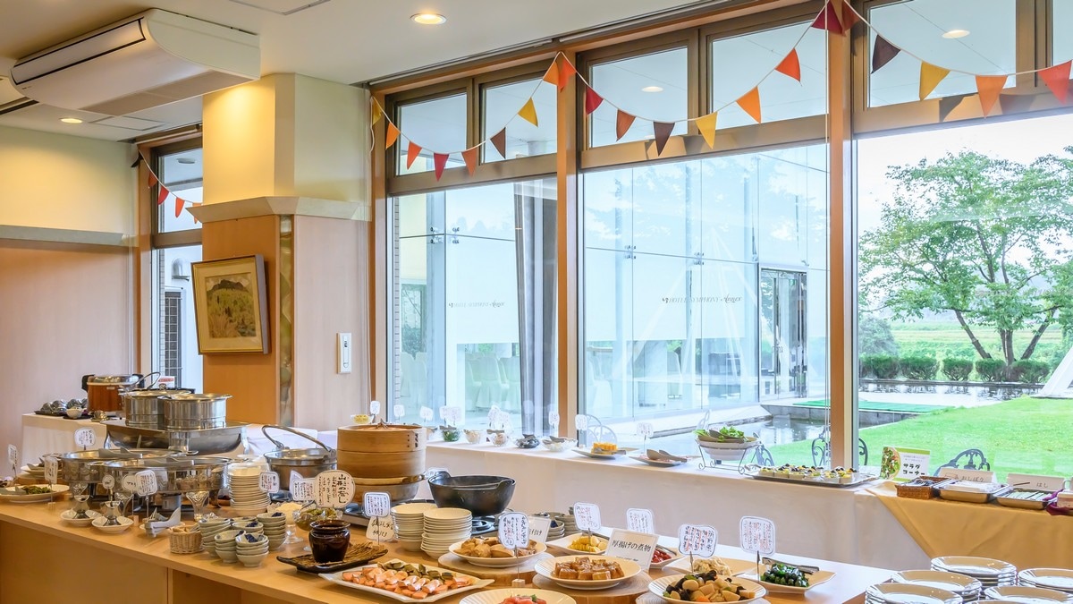 【早餐】在沐浴着早晨明媚阳光的场所享用早餐。