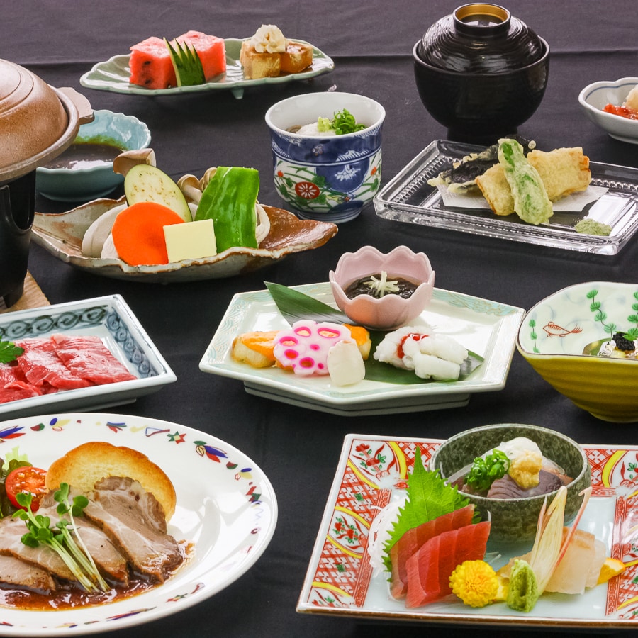 It is a menu for July and August 2021 ♪ We have prepared an easy-to-eat Japanese-Western eclectic kaiseki meal that makes use of seasonal ingredients (