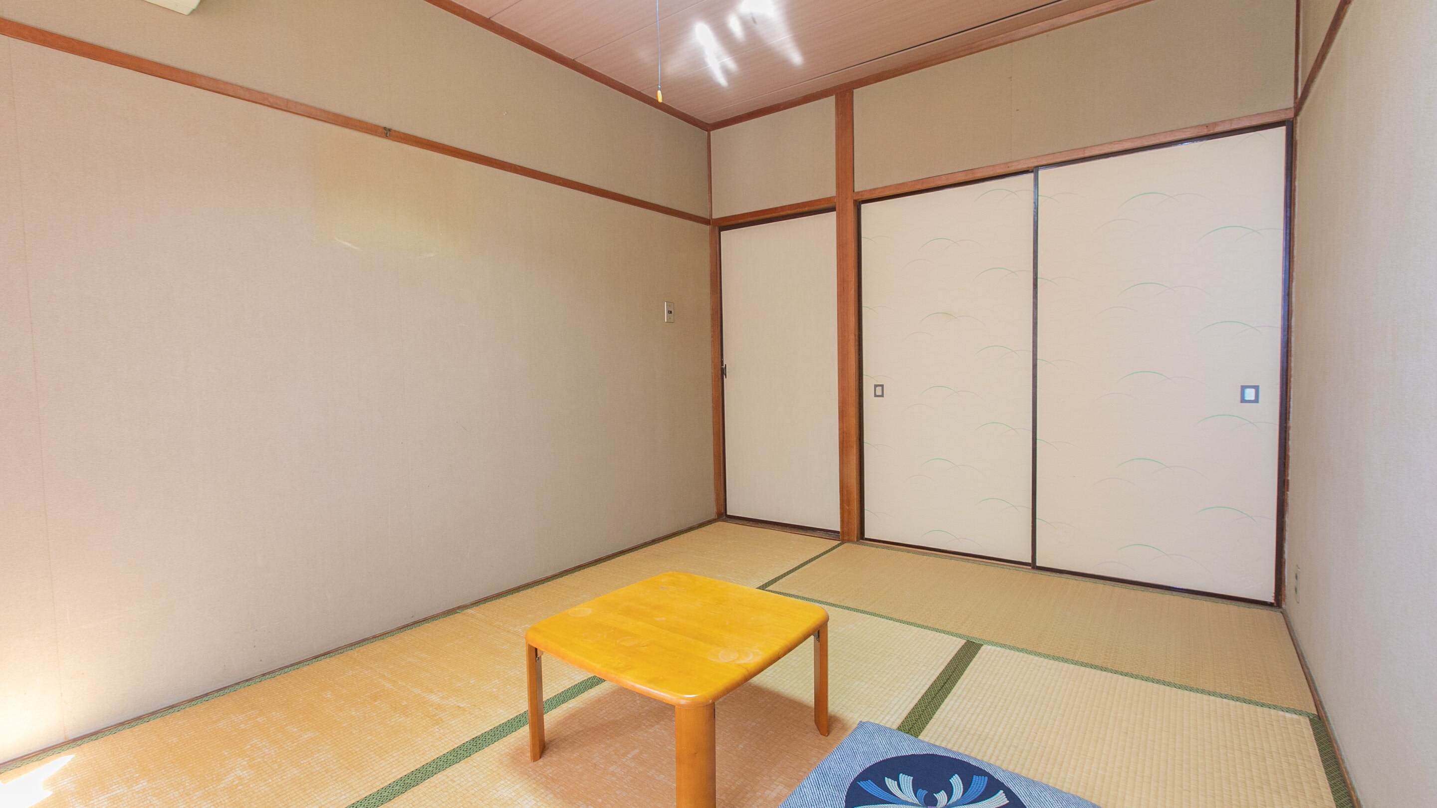 [Non-smoking] Japanese-style room for 1-2 people (shared bathroom and toilet)