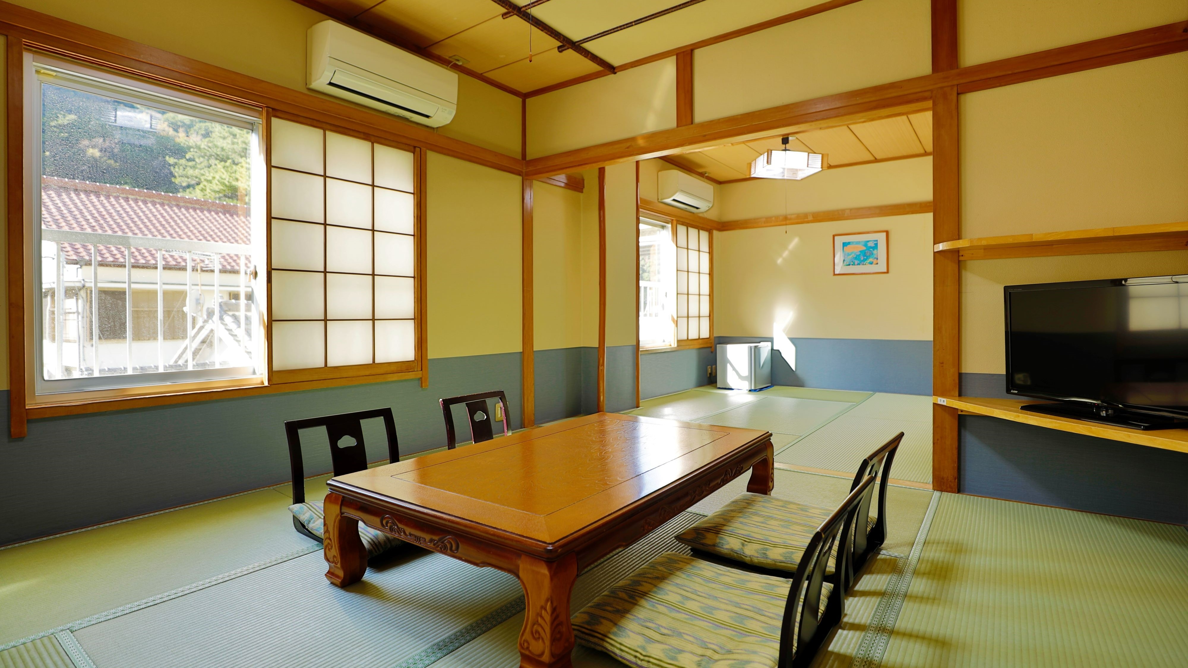 14 tatami Japanese-style room: A spacious room that can accommodate 4 or more people. Pets are also allowed in this room.